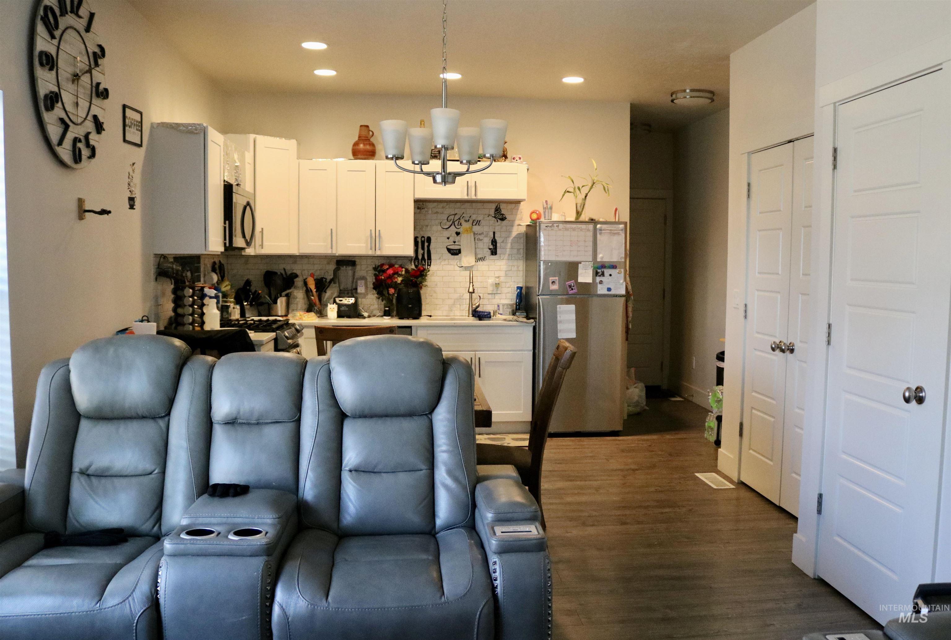 286 / 288 Ave A, Wendell, Idaho 83355, 2 Bedrooms, 1.5 Bathrooms, Residential Income For Sale, Price $409,900, 98967590