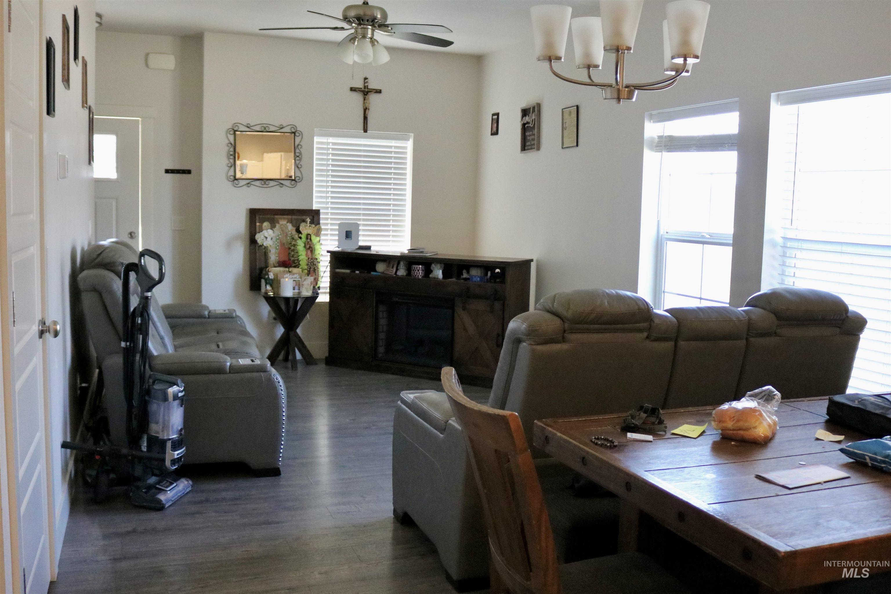 286 / 288 Ave A, Wendell, Idaho 83355, 2 Bedrooms, 1.5 Bathrooms, Residential Income For Sale, Price $409,900, 98967590