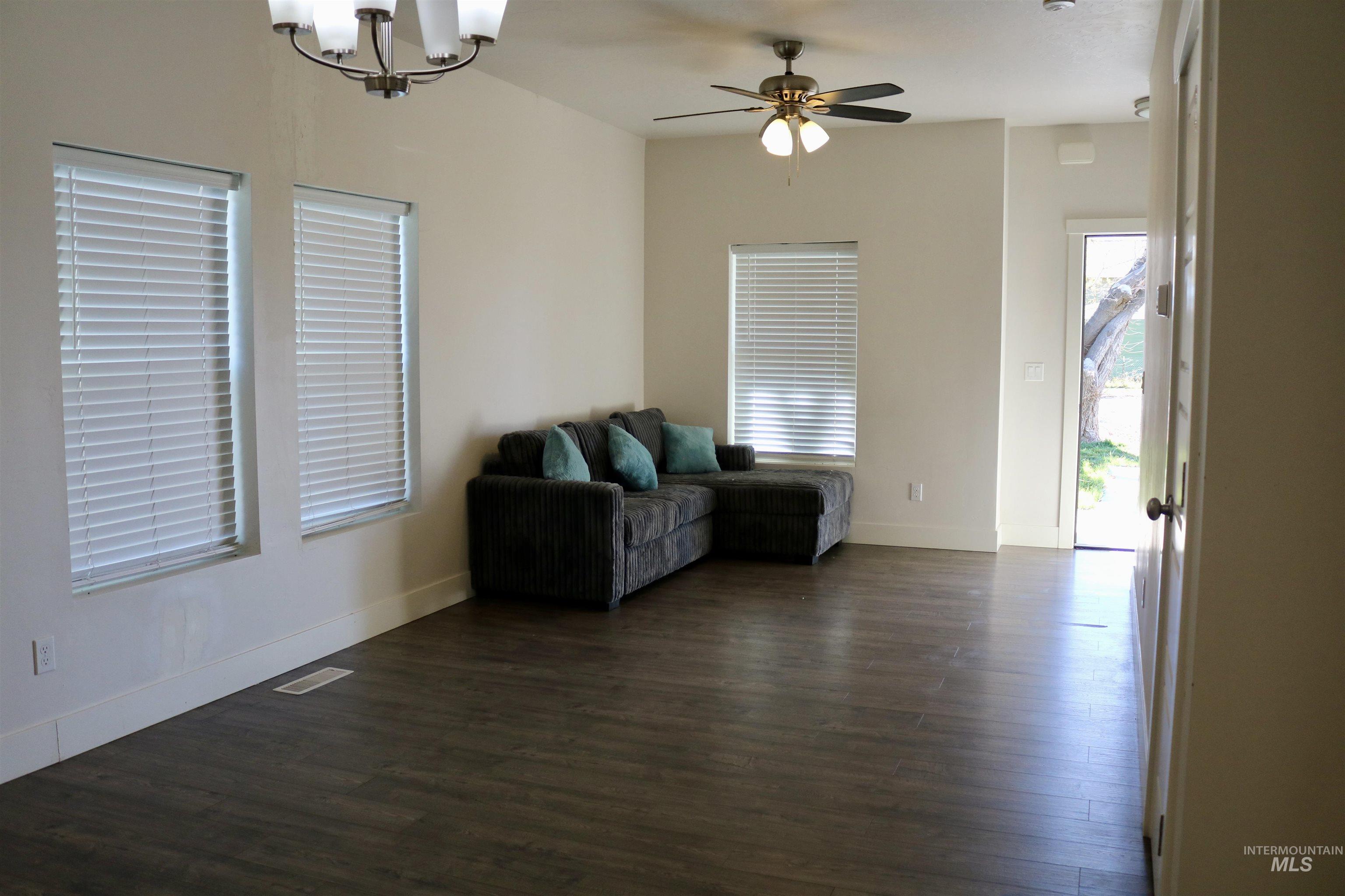 286 / 288 Ave A, Wendell, Idaho 83355, 2 Bedrooms, 1.5 Bathrooms, Residential Income For Sale, Price $409,900, 98967590