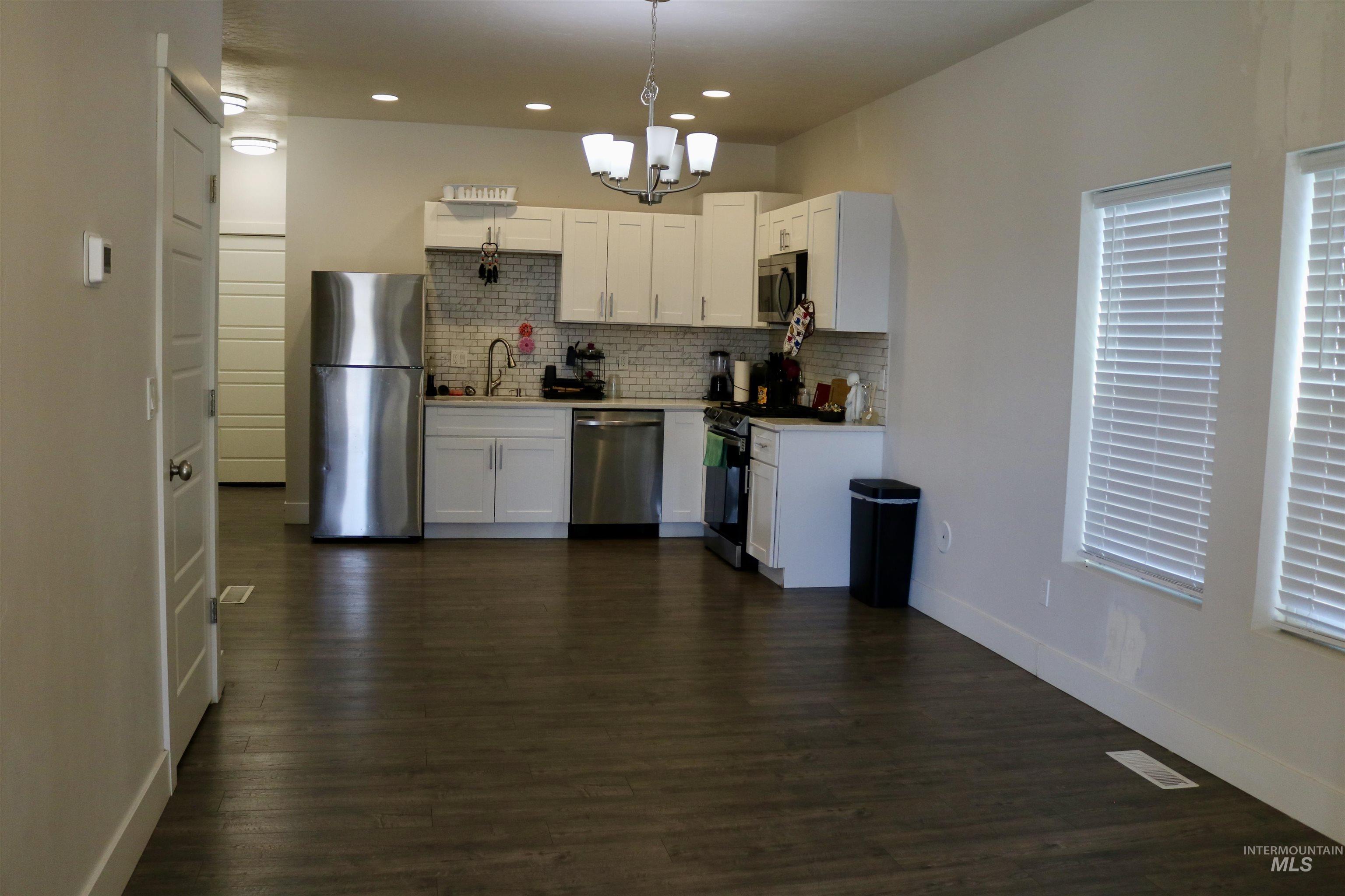 286 / 288 Ave A, Wendell, Idaho 83355, 2 Bedrooms, 1.5 Bathrooms, Residential Income For Sale, Price $409,900, 98967590