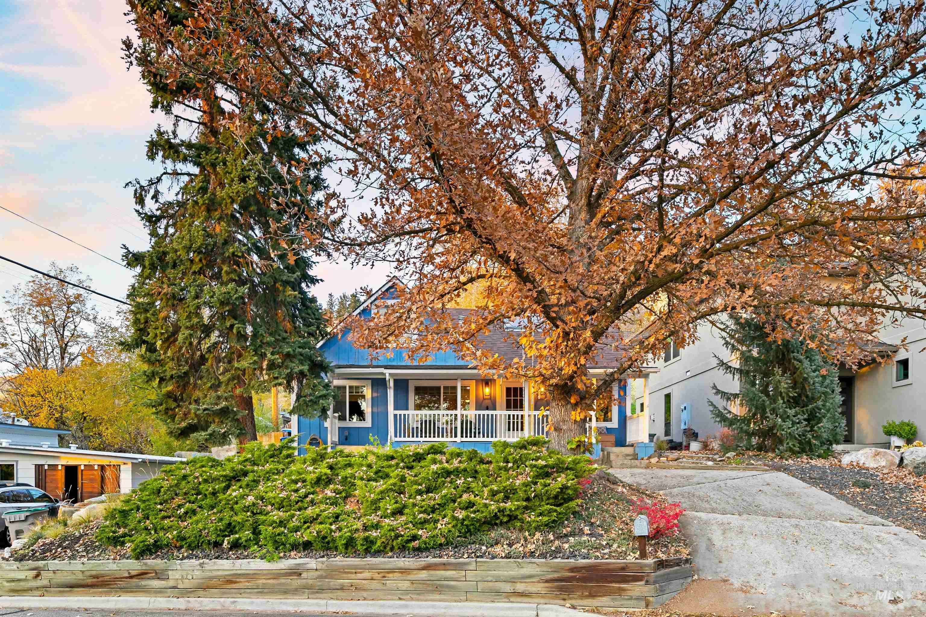 424 W Sherman Street, Boise, Idaho 83702-3729, 2 Bedrooms, 1.5 Bathrooms, Residential For Sale, Price $615,000, 98967605