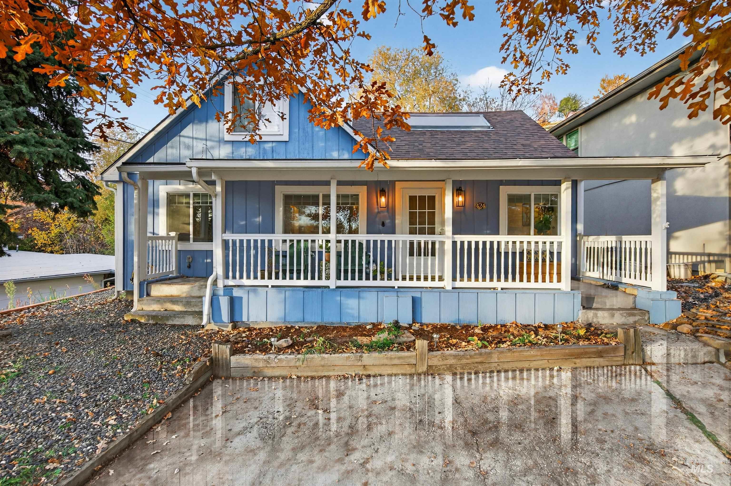 424 W Sherman Street, Boise, Idaho 83702-3729, 2 Bedrooms, 1.5 Bathrooms, Residential For Sale, Price $615,000, 98967605