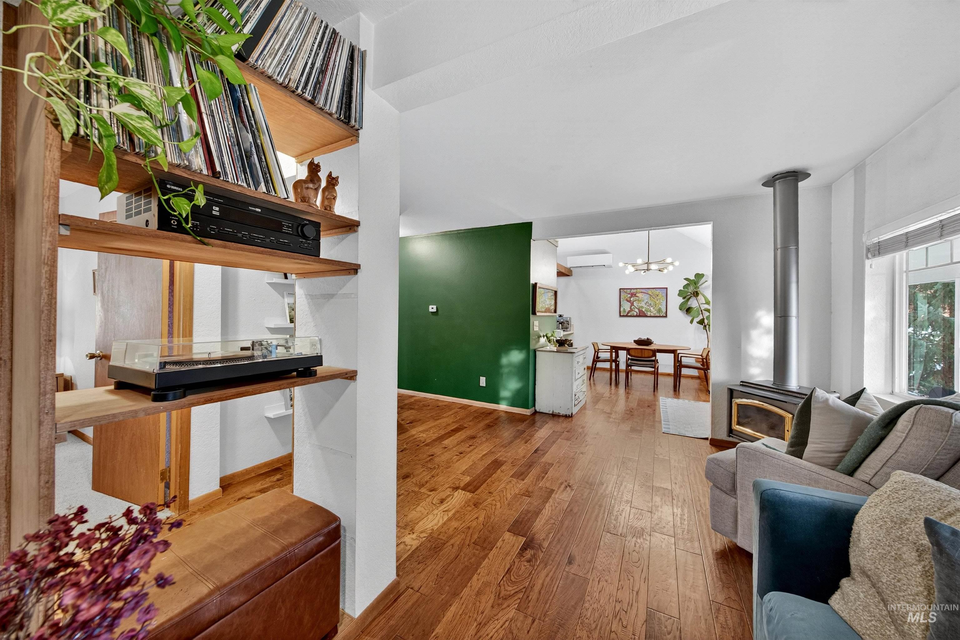 424 W Sherman Street, Boise, Idaho 83702-3729, 2 Bedrooms, 1.5 Bathrooms, Residential For Sale, Price $615,000, 98967605