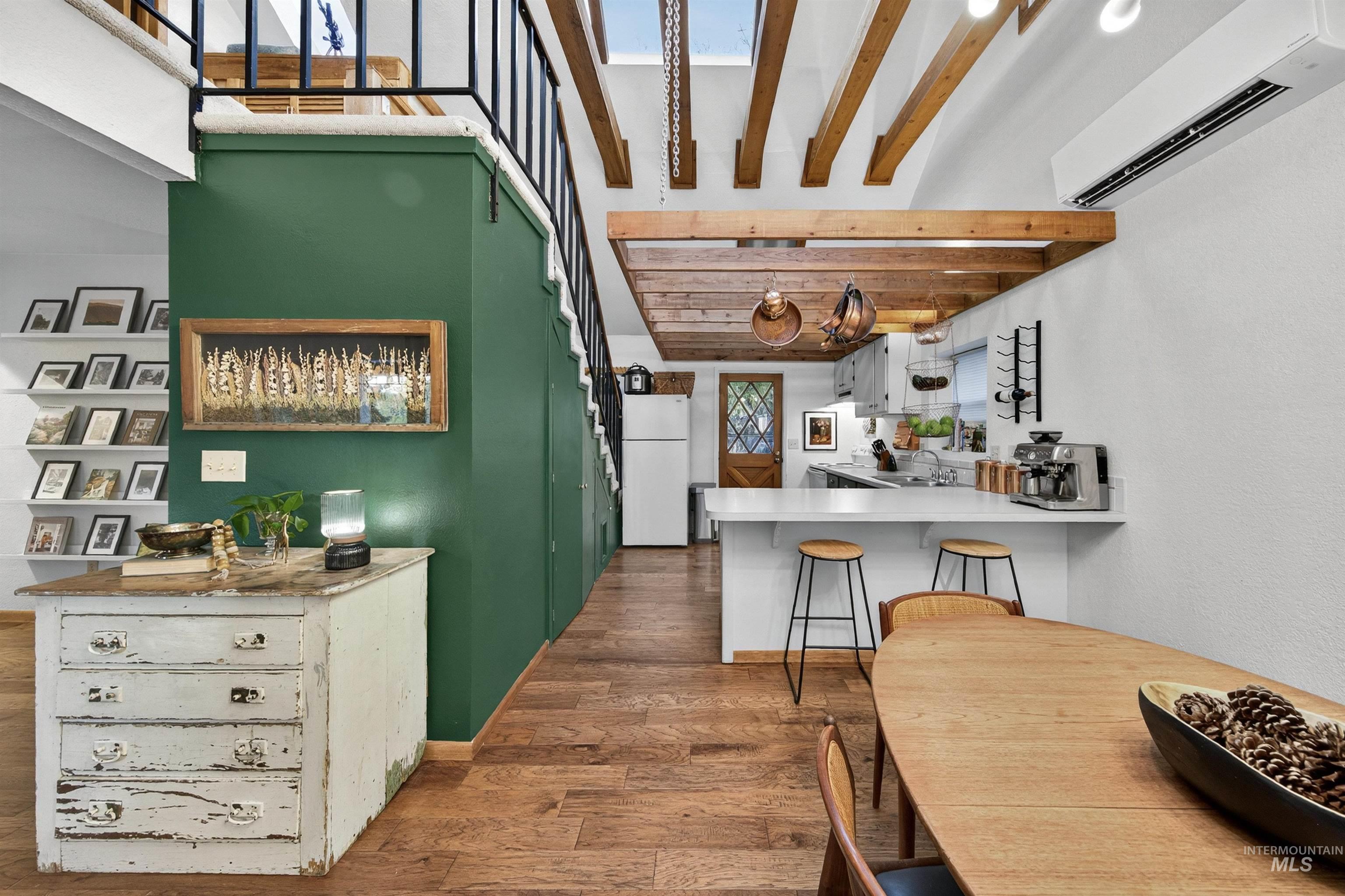 424 W Sherman Street, Boise, Idaho 83702-3729, 2 Bedrooms, 1.5 Bathrooms, Residential For Sale, Price $615,000, 98967605