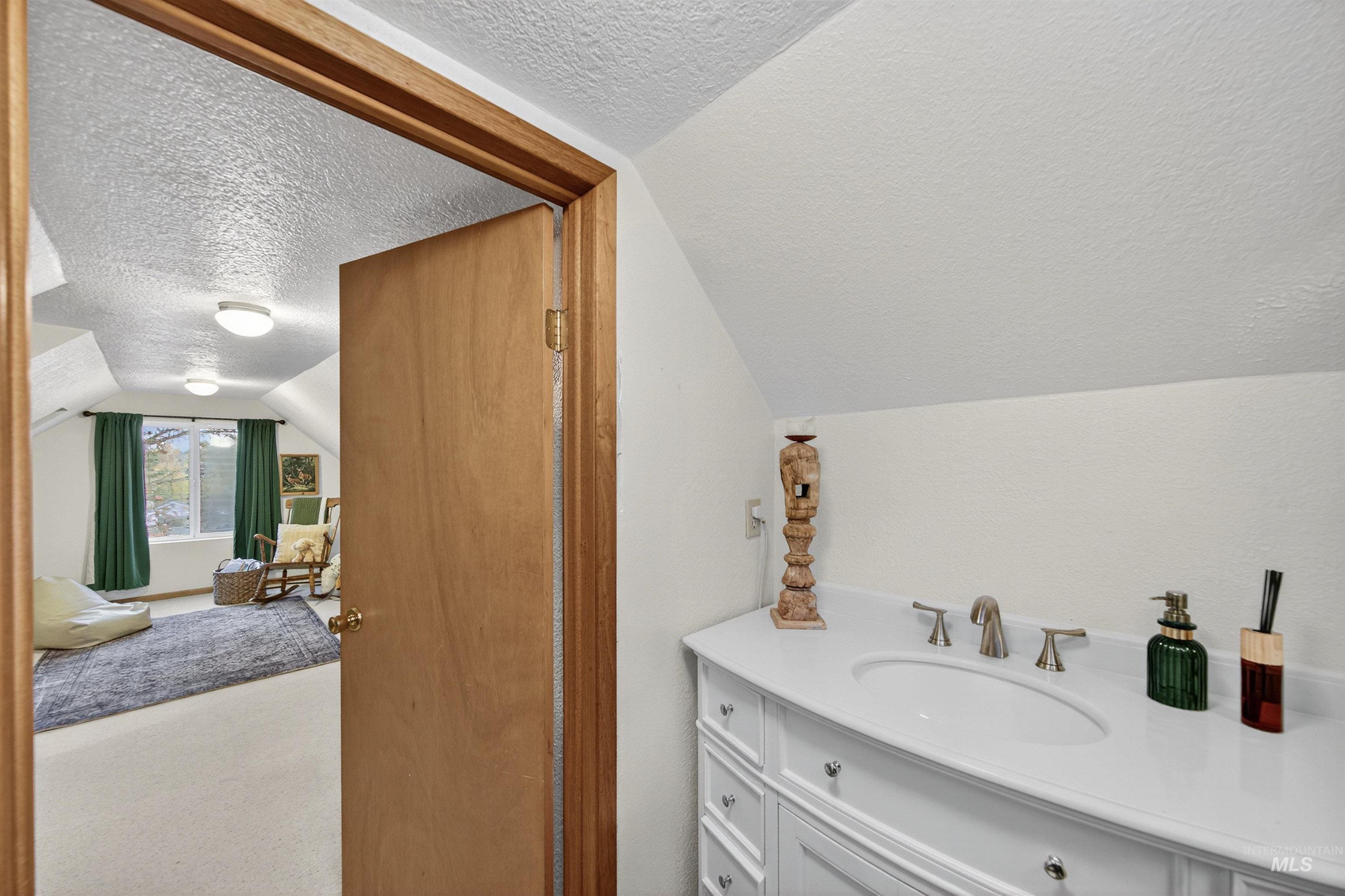 424 W Sherman Street, Boise, Idaho 83702-3729, 2 Bedrooms, 1.5 Bathrooms, Residential For Sale, Price $615,000, 98967605