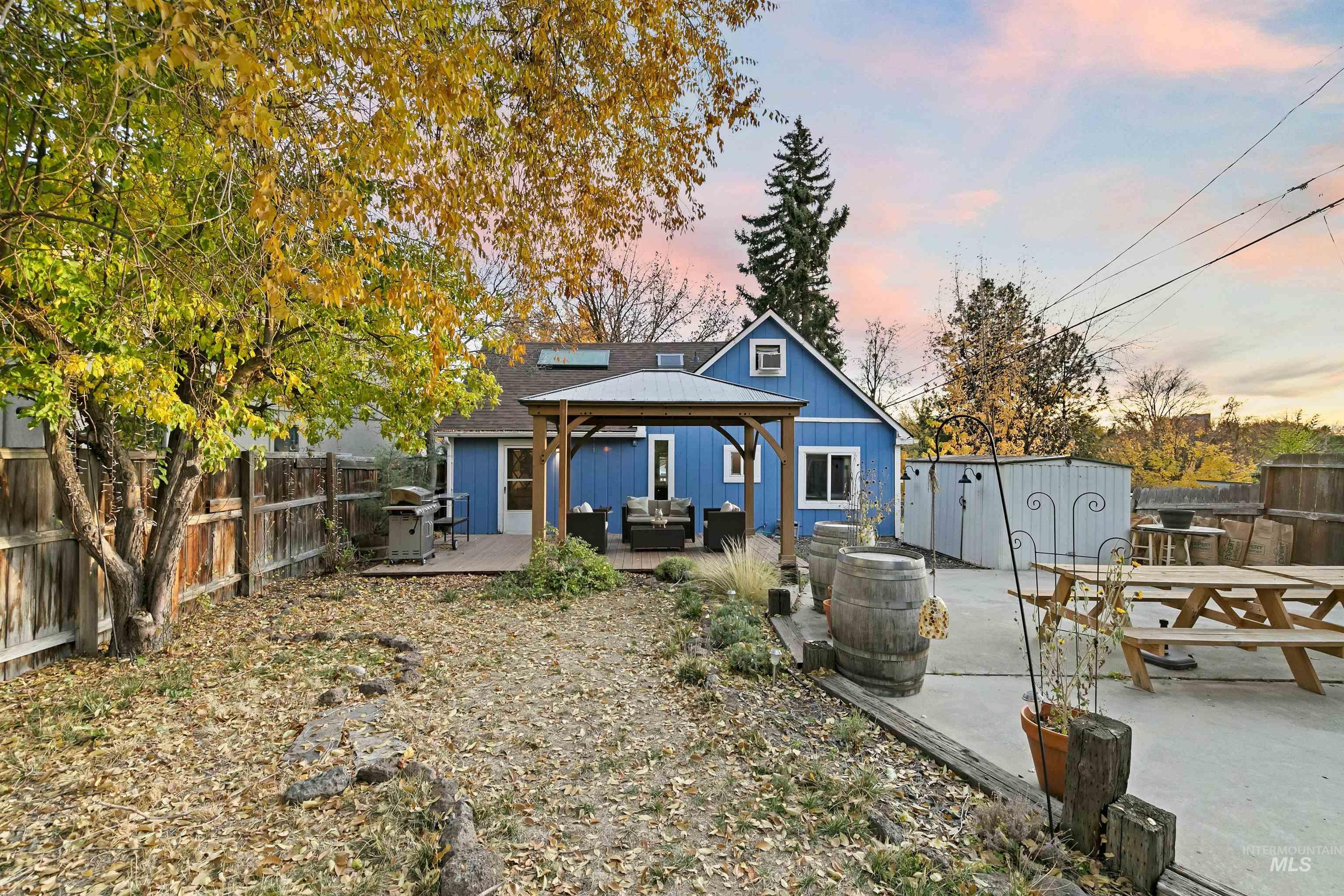424 W Sherman Street, Boise, Idaho 83702-3729, 2 Bedrooms, 1.5 Bathrooms, Residential For Sale, Price $615,000, 98967605