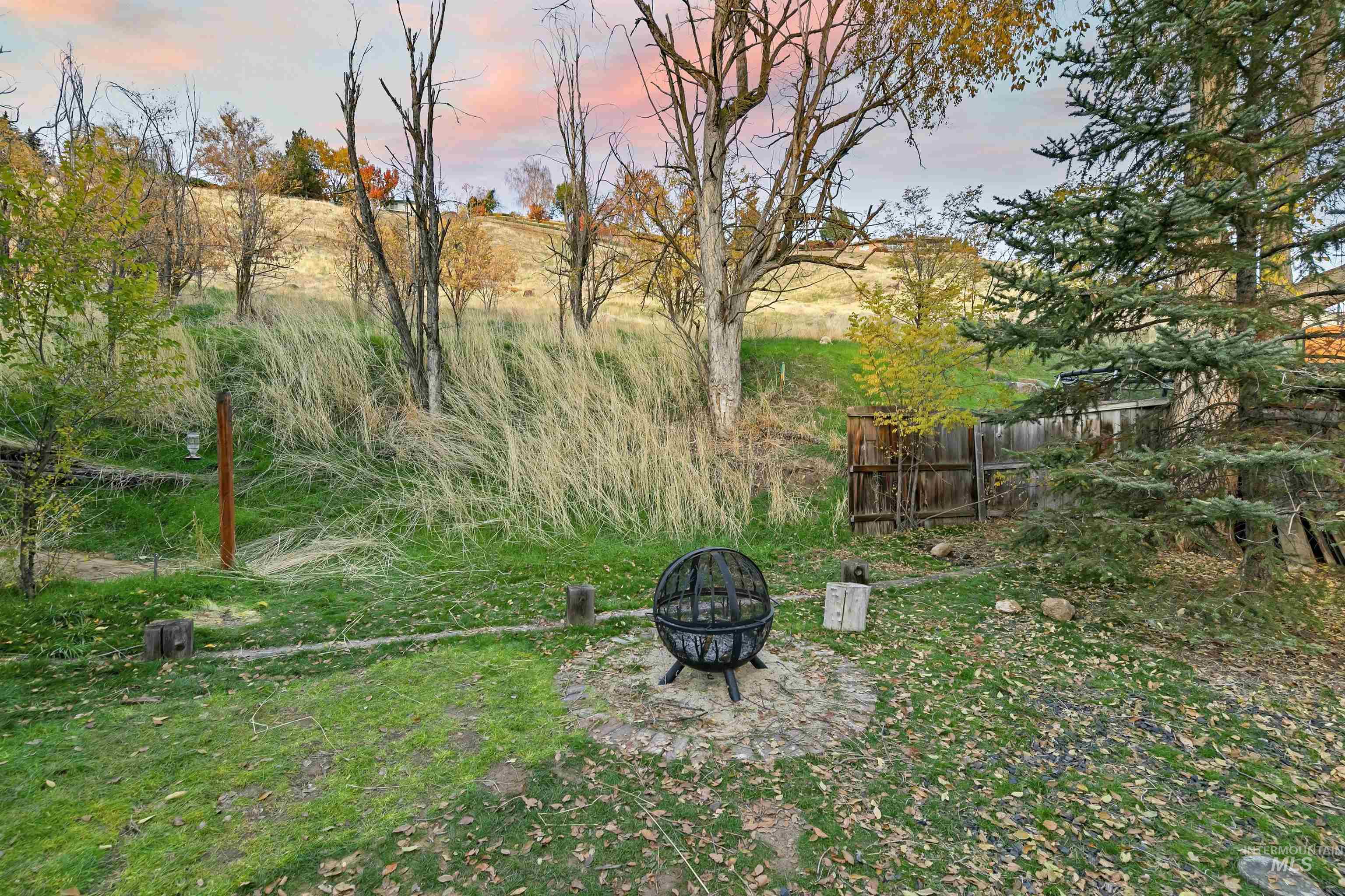 424 W Sherman Street, Boise, Idaho 83702-3729, 2 Bedrooms, 1.5 Bathrooms, Residential For Sale, Price $615,000, 98967605