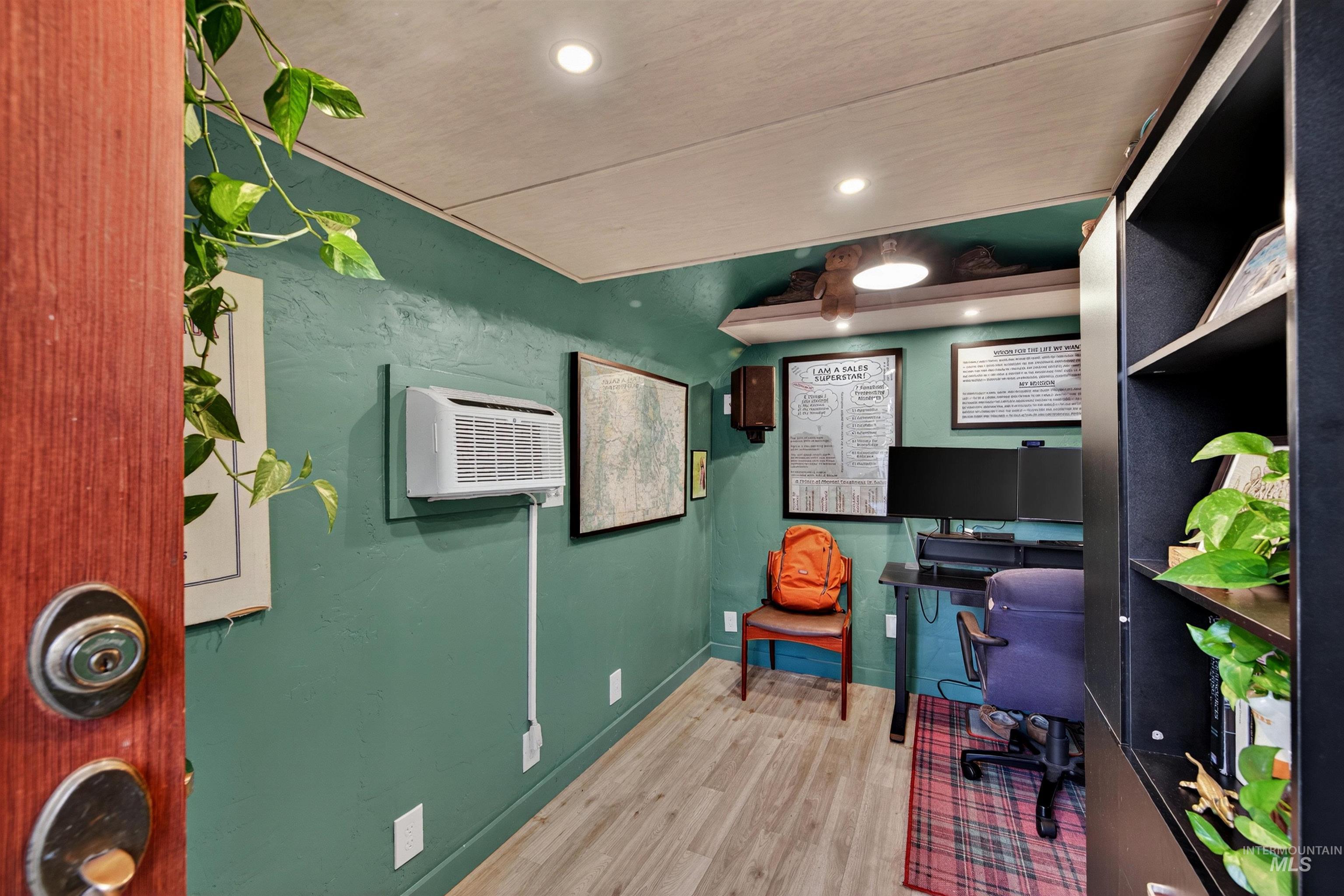 424 W Sherman Street, Boise, Idaho 83702-3729, 2 Bedrooms, 1.5 Bathrooms, Residential For Sale, Price $615,000, 98967605