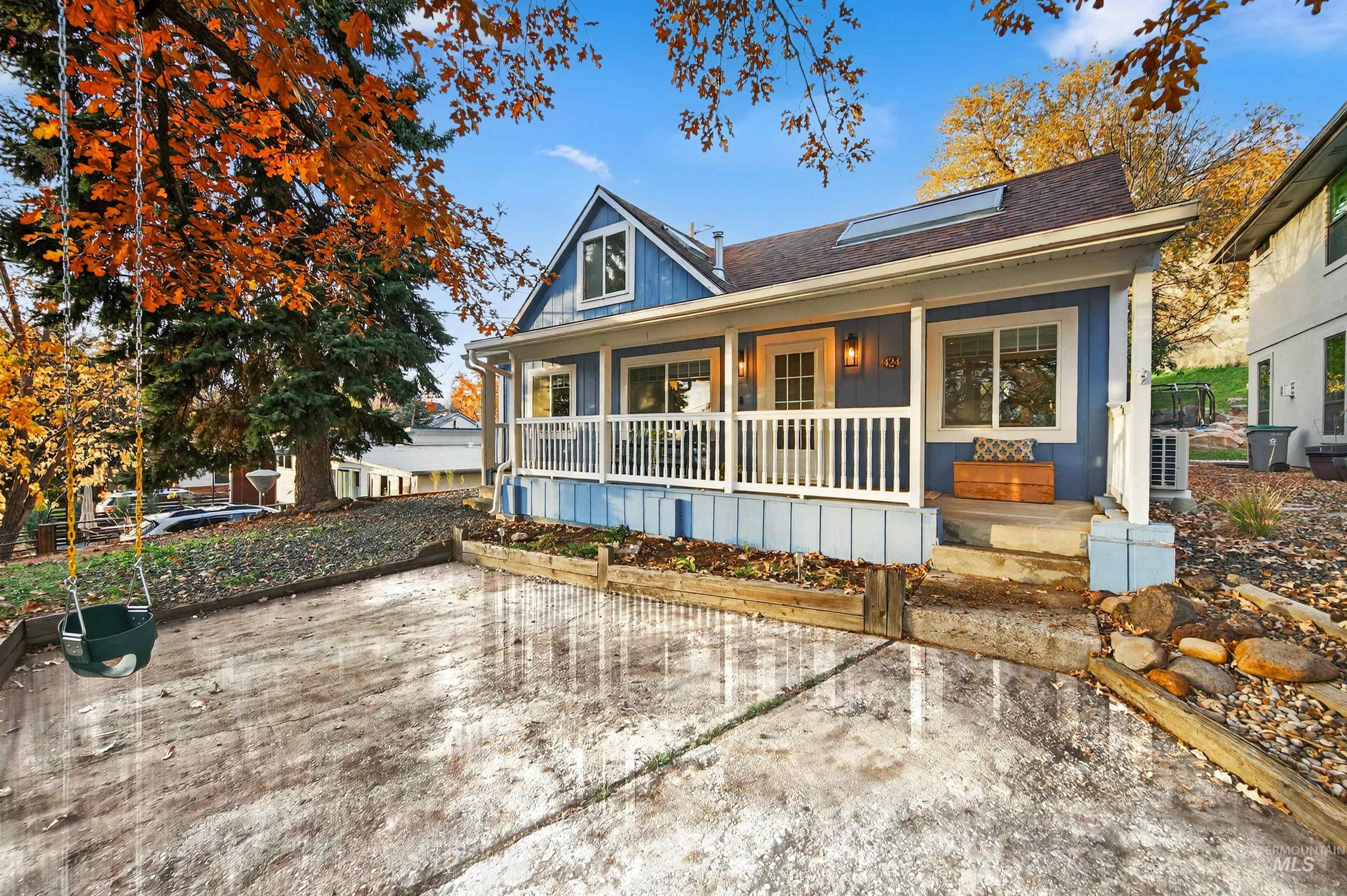 424 W Sherman Street, Boise, Idaho 83702-3729, 2 Bedrooms, 1.5 Bathrooms, Residential For Sale, Price $615,000, 98967605