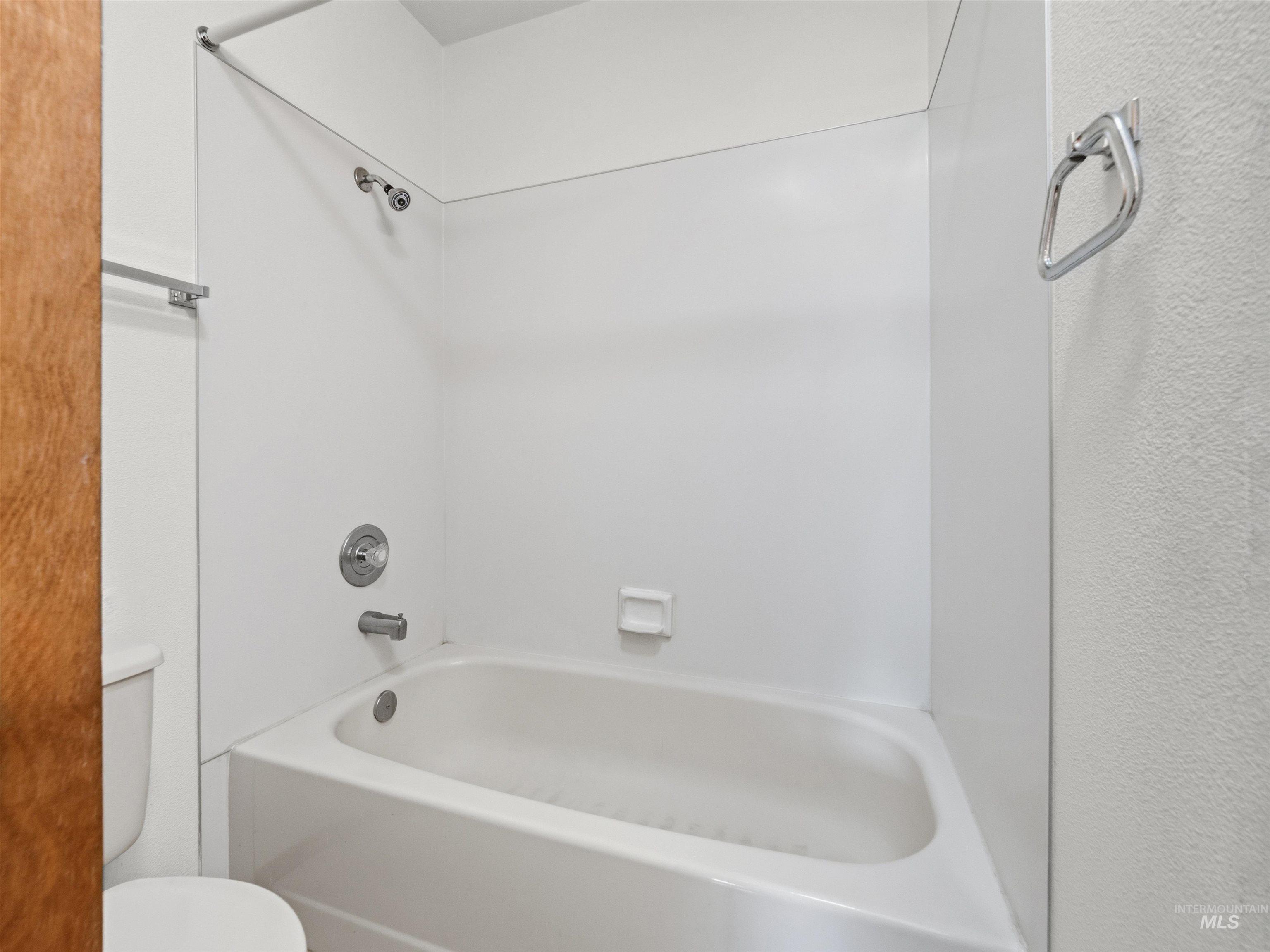 1390 W Kimra, Meridian, Idaho 83642, 3 Bedrooms, 2 Bathrooms, Residential For Sale, Price $355,000, 98967614