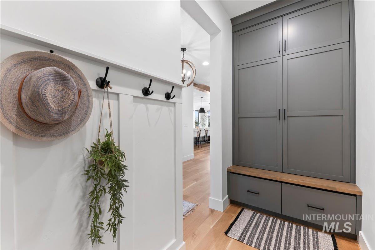 7929 W Deerfawn Ln, Eagle, Idaho 83616, 4 Bedrooms, 3 Bathrooms, Residential For Sale, Price $1,095,000, 98967615