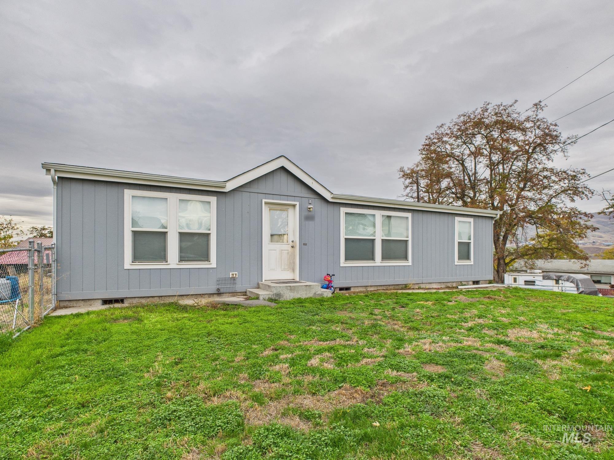 402 29th St., Lewiston, Idaho 83501, 3 Bedrooms, 2 Bathrooms, Residential For Sale, Price $330,000, 98967623
