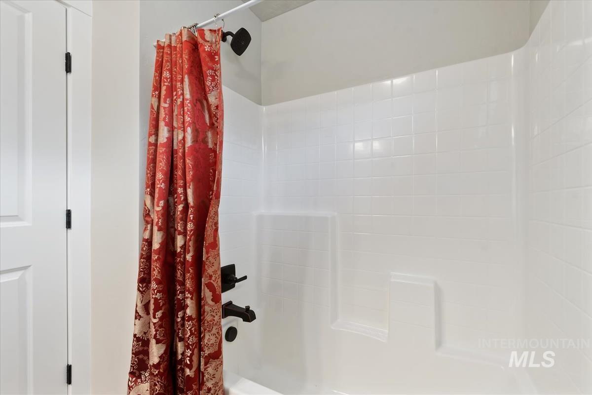 Full bathroom with shower / bath combo