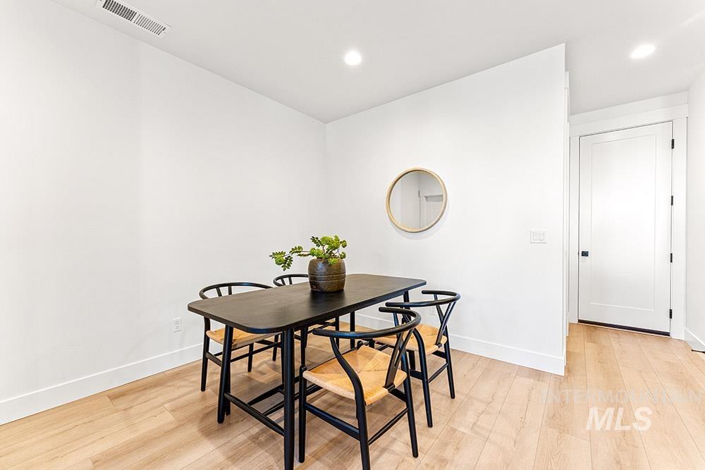 280 S Filbert Ln, Eagle, Idaho 83616, 3 Bedrooms, 2.5 Bathrooms, Residential For Sale, Price $579,900, 98967629