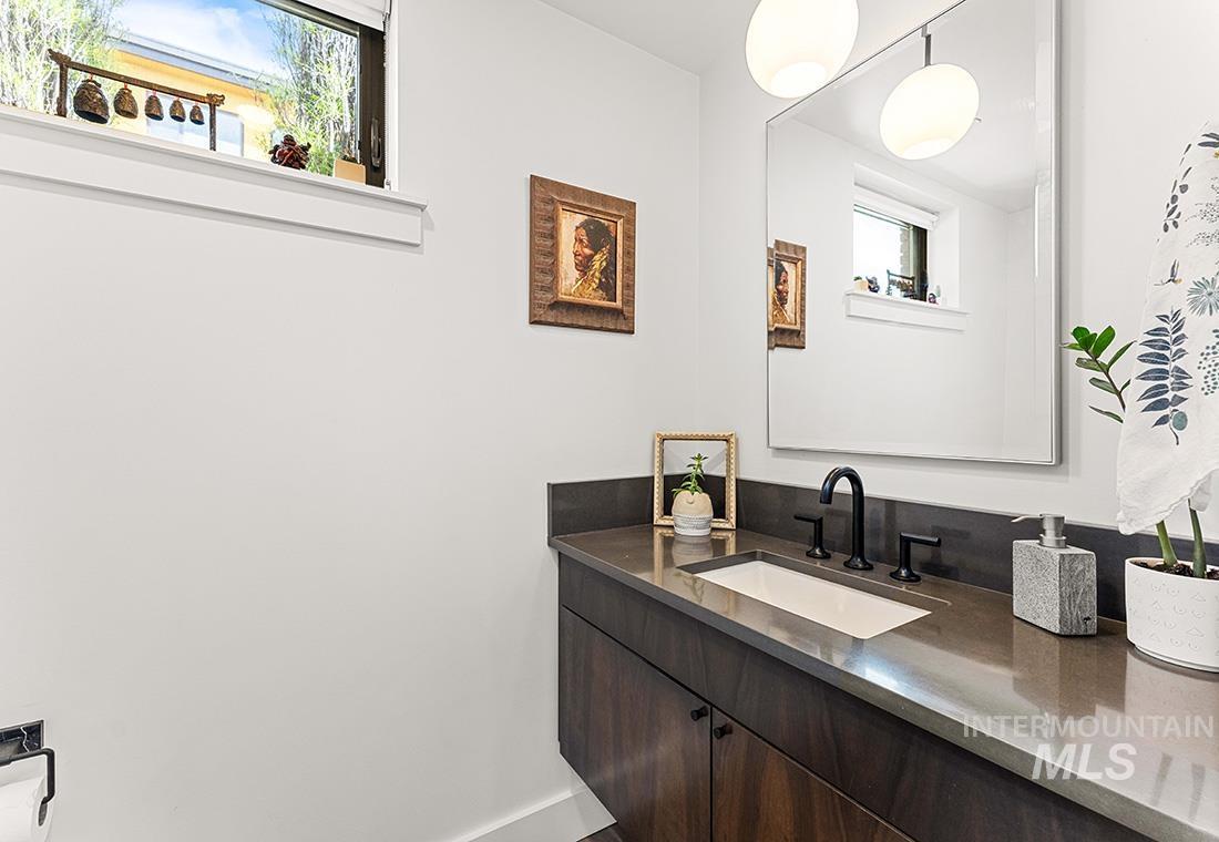 611 S 8th St, Boise, Idaho 83702, 2 Bedrooms, 2.5 Bathrooms, Residential For Sale, Price $850,000, 98967651