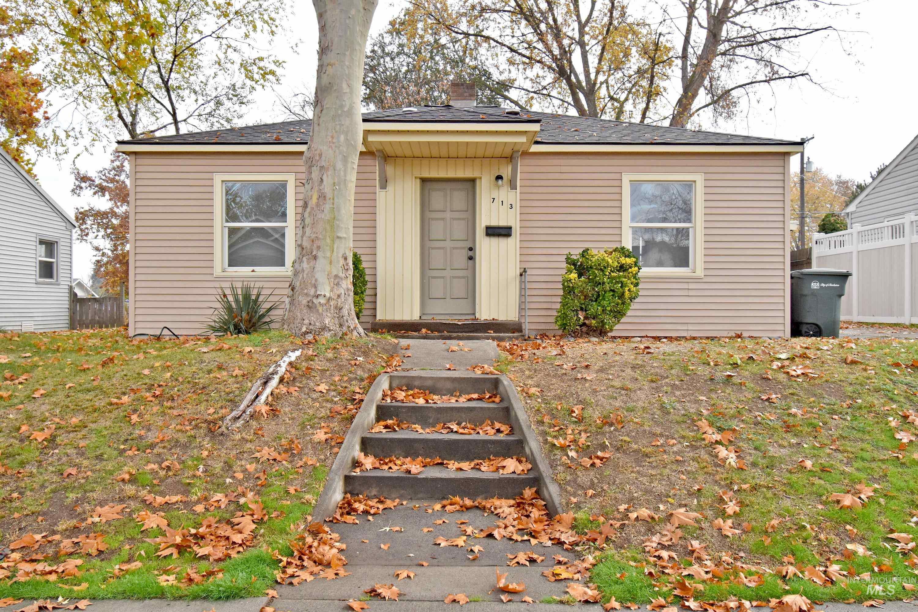 713-715 4th Street, Clarkston, Washington 99403, 2 Bedrooms, 1 Bathroom, Residential Income For Sale, Price $335,000, 98967656