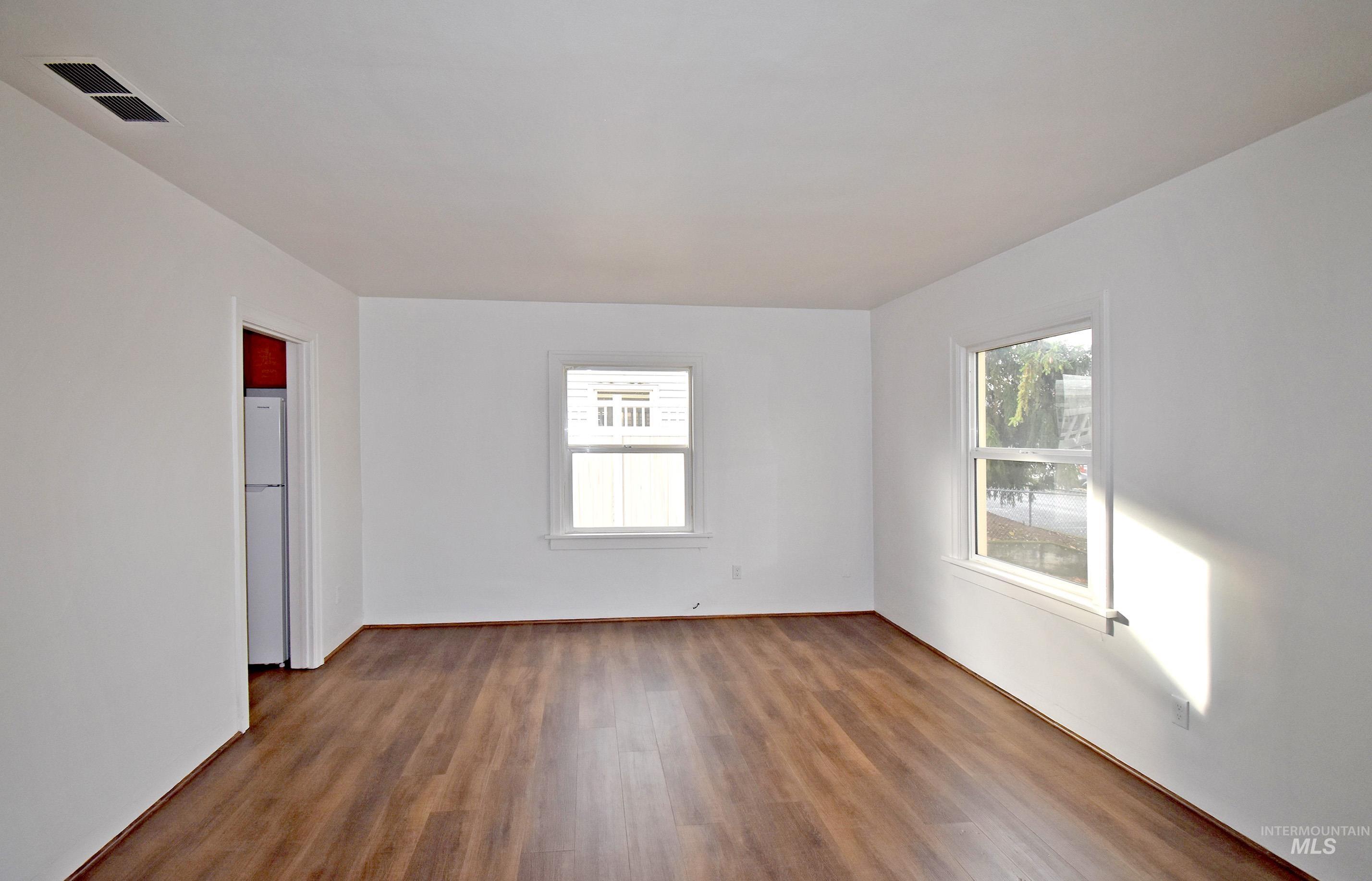 713-715 4th Street, Clarkston, Washington 99403, 2 Bedrooms, 1 Bathroom, Residential Income For Sale, Price $335,000, 98967656