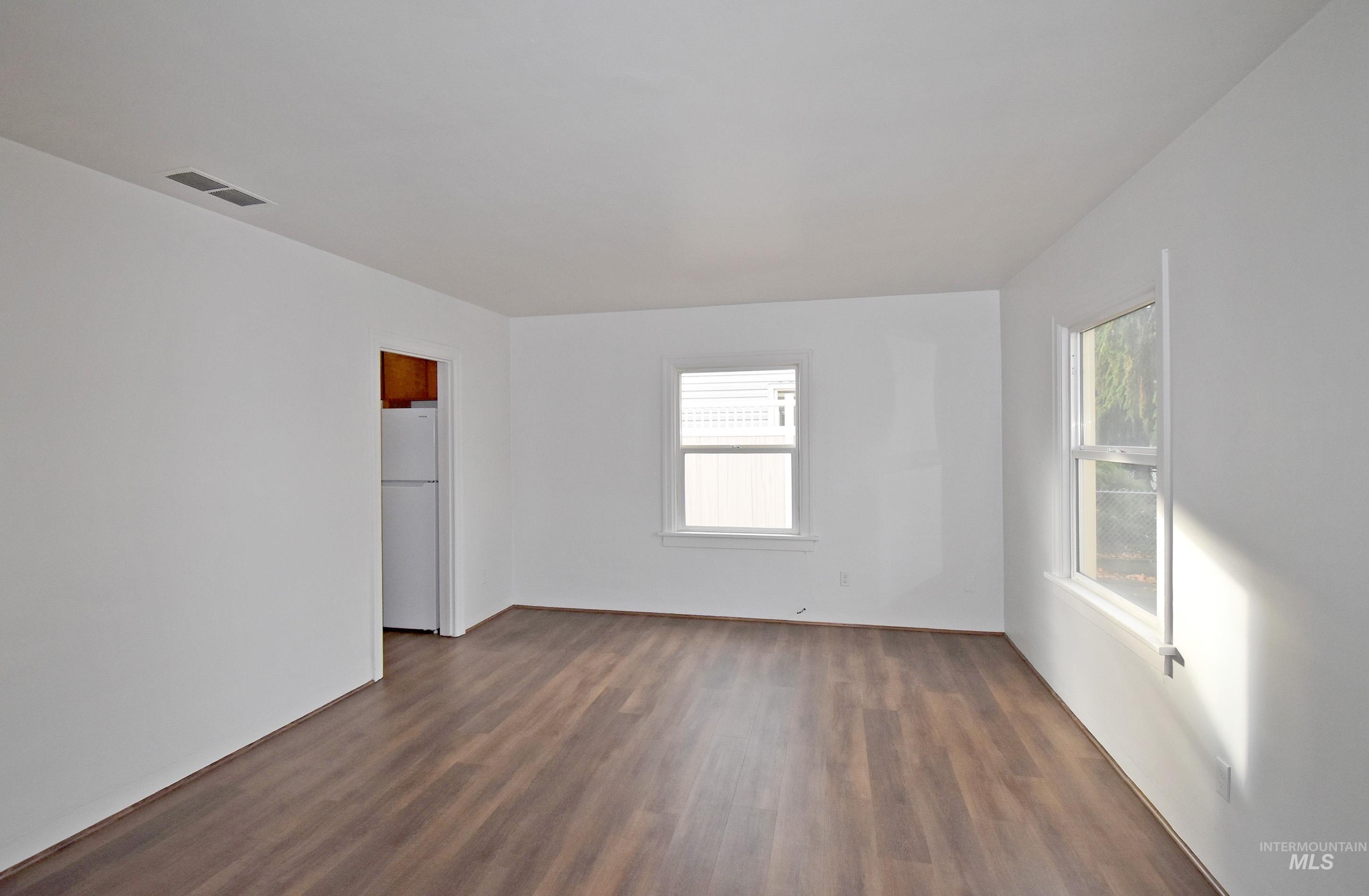 713-715 4th Street, Clarkston, Washington 99403, 2 Bedrooms, 1 Bathroom, Residential Income For Sale, Price $335,000, 98967656