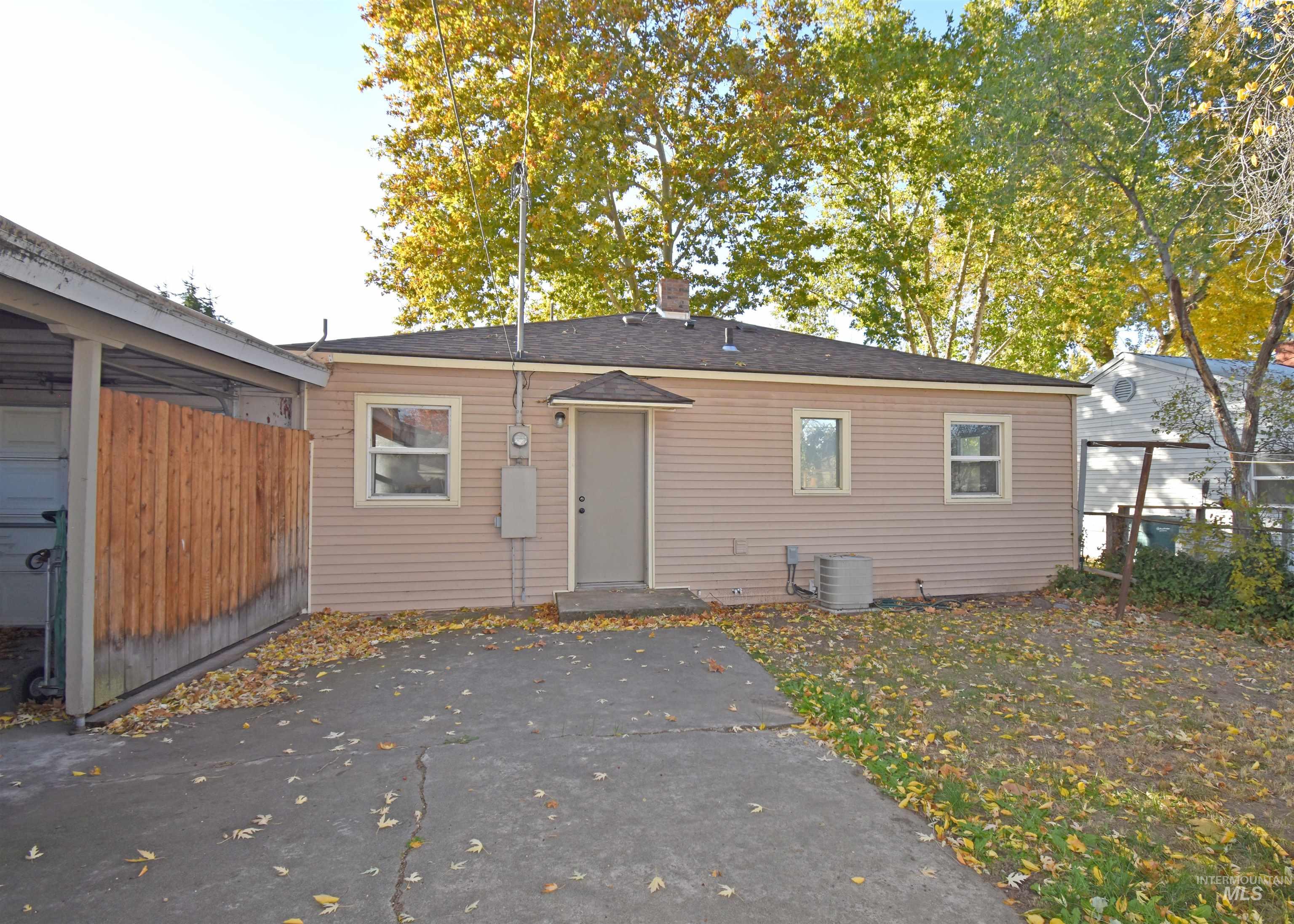 713-715 4th Street, Clarkston, Washington 99403, 2 Bedrooms, 1 Bathroom, Residential Income For Sale, Price $335,000, 98967656