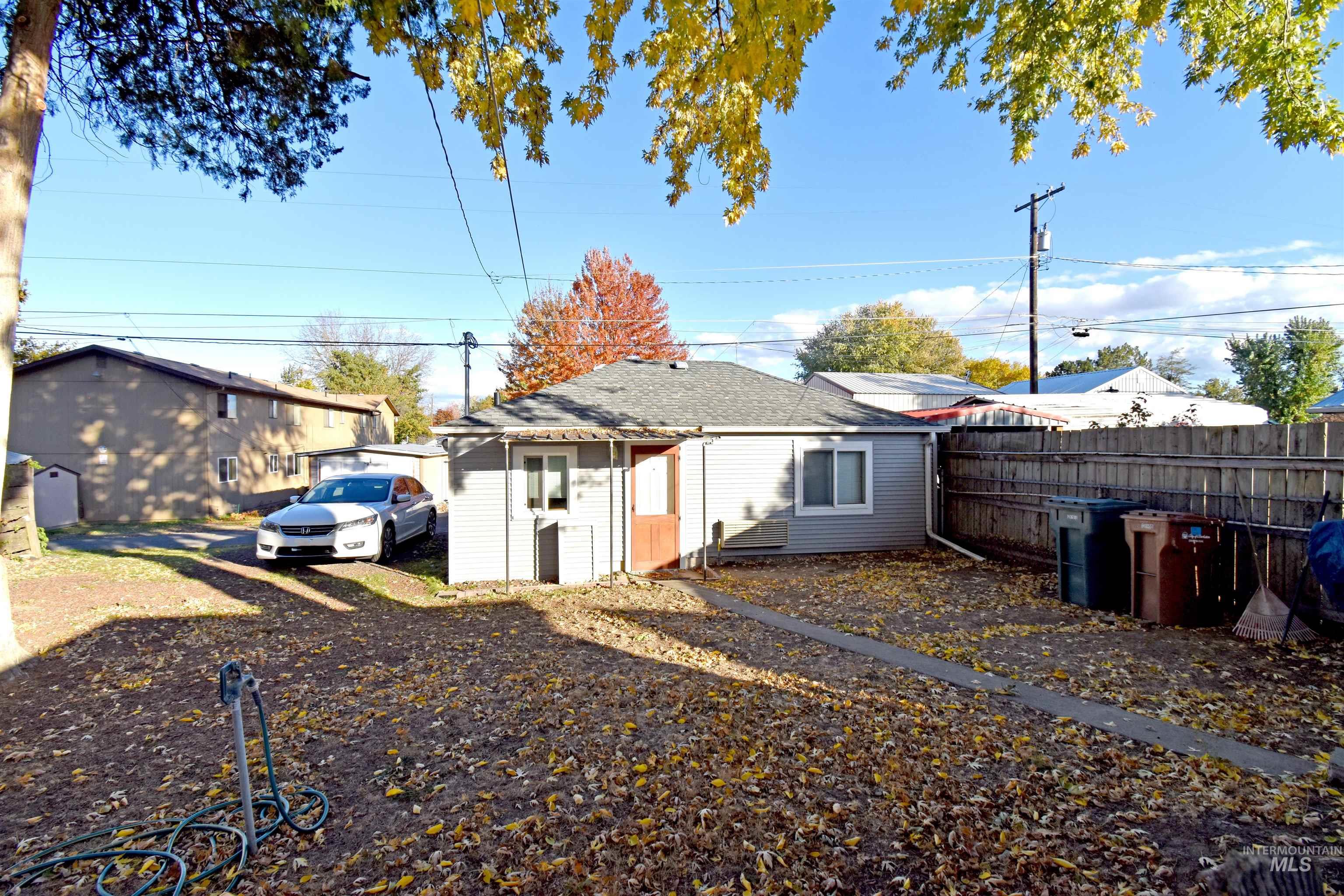 713-715 4th Street, Clarkston, Washington 99403, 2 Bedrooms, 1 Bathroom, Residential Income For Sale, Price $335,000, 98967656