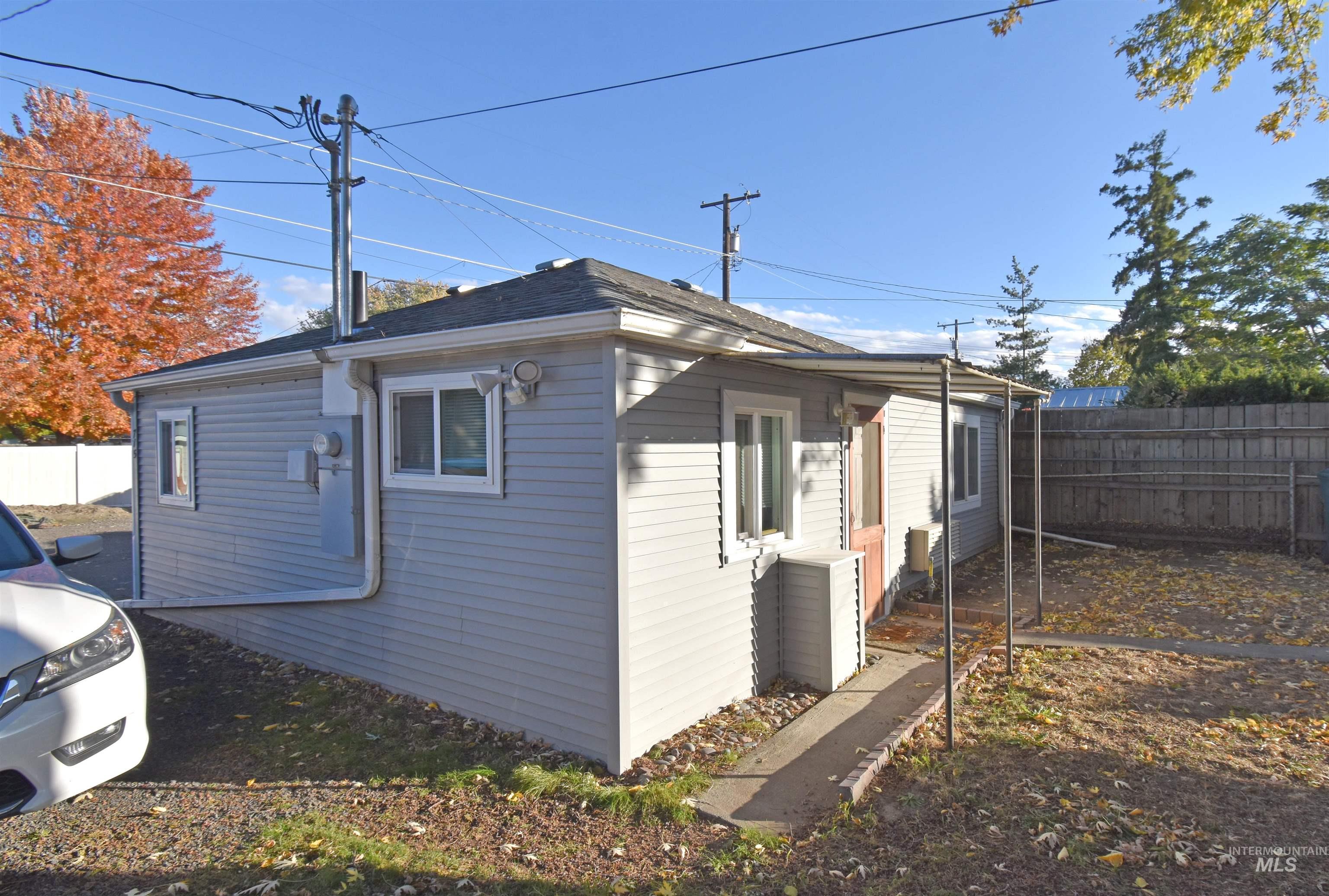 713-715 4th Street, Clarkston, Washington 99403, 2 Bedrooms, 1 Bathroom, Residential Income For Sale, Price $335,000, 98967656