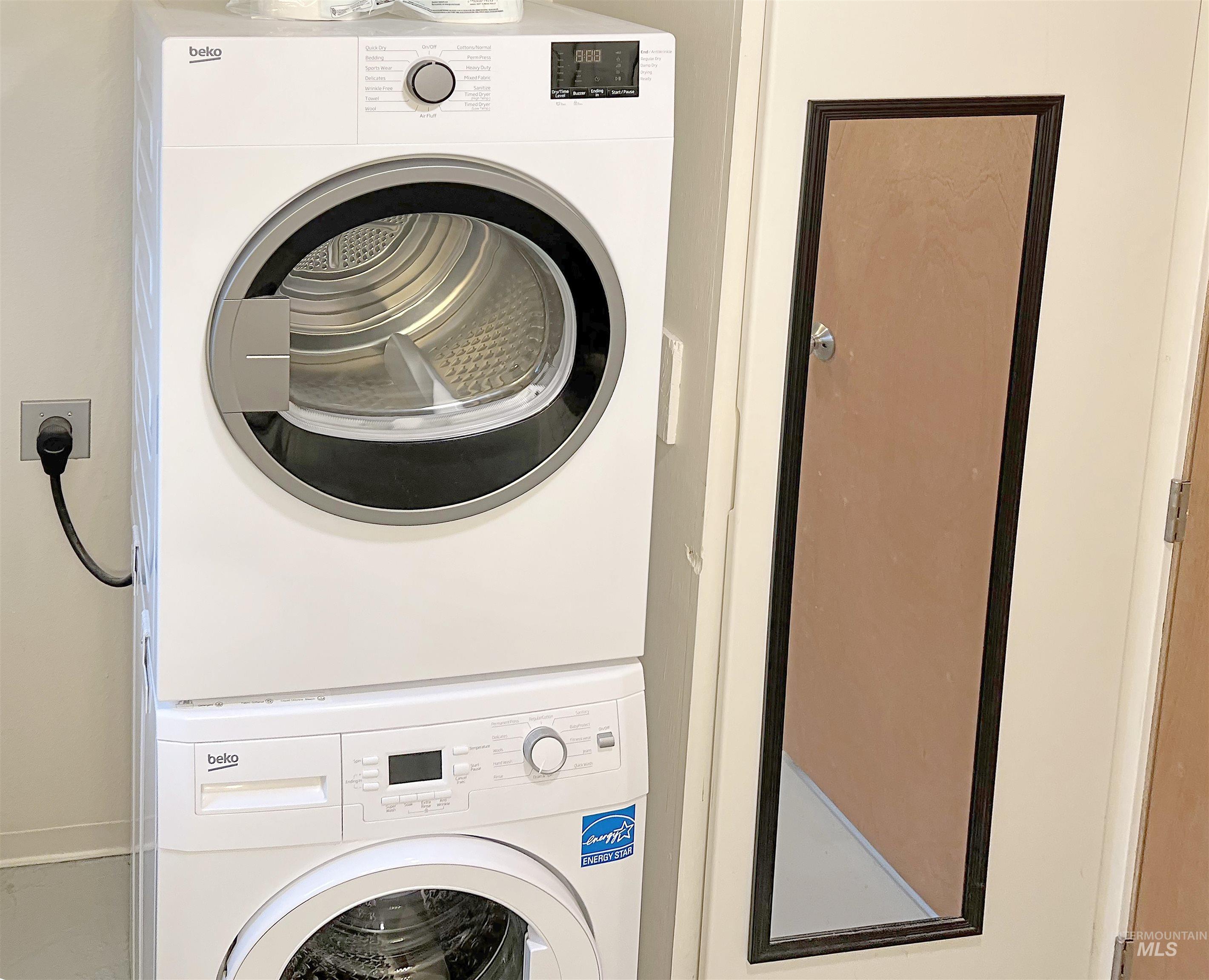 713-715 4th Street, Clarkston, Washington 99403, 2 Bedrooms, 1 Bathroom, Residential Income For Sale, Price $335,000, 98967656