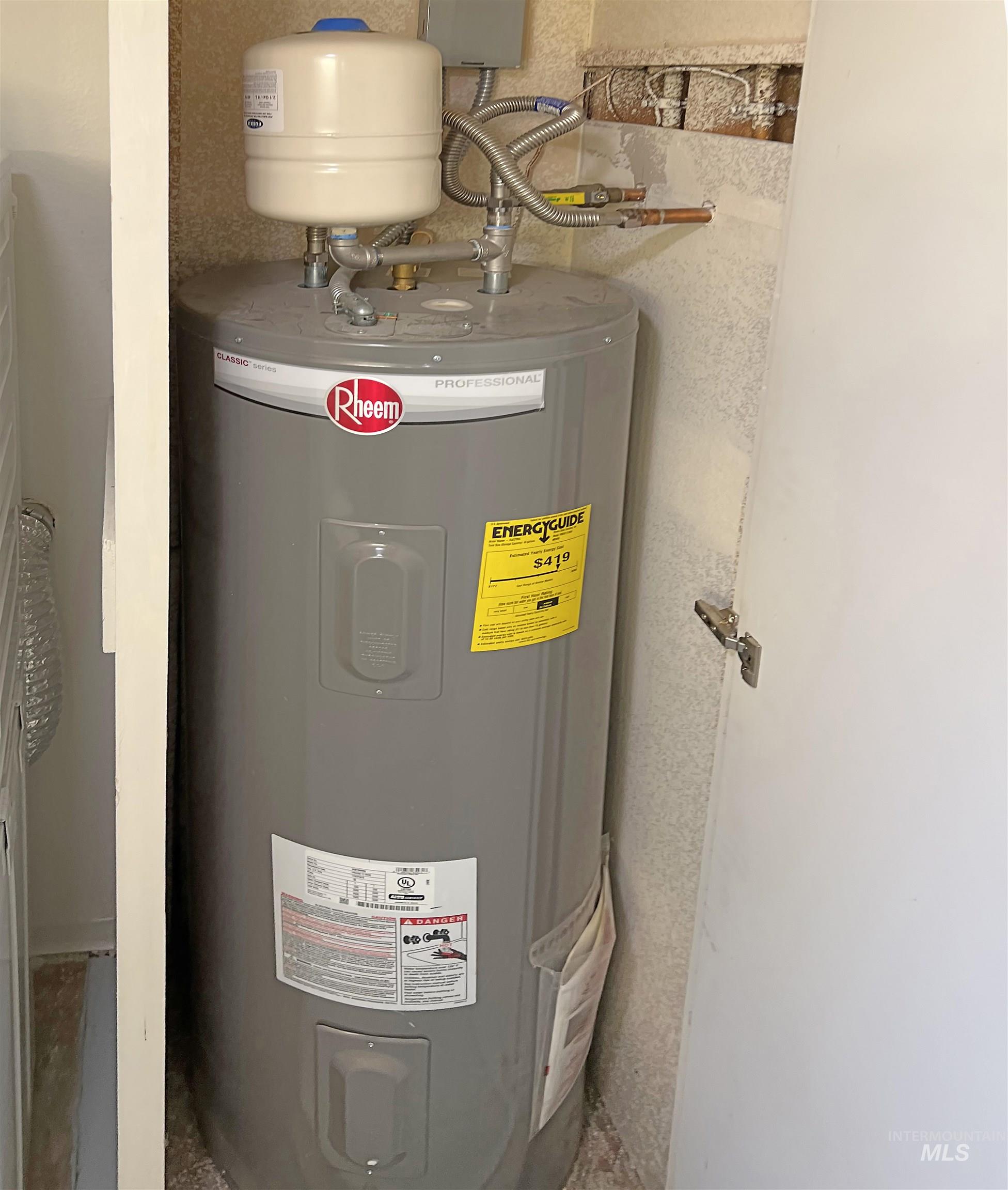 713-715 4th Street, Clarkston, Washington 99403, 2 Bedrooms, 1 Bathroom, Residential Income For Sale, Price $335,000, 98967656