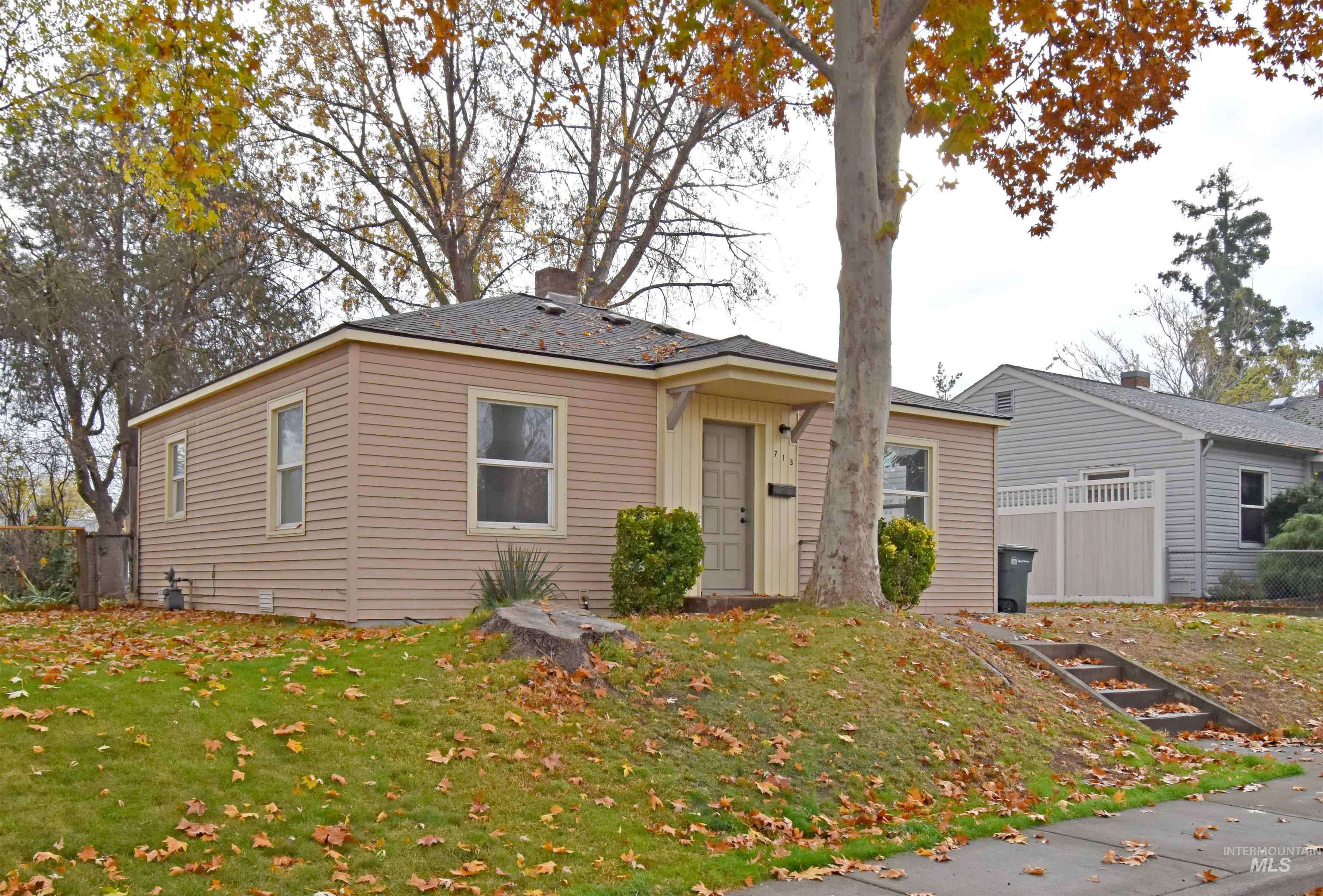 713-715 4th Street, Clarkston, Washington 99403, 2 Bedrooms, 1 Bathroom, Residential Income For Sale, Price $335,000, 98967656