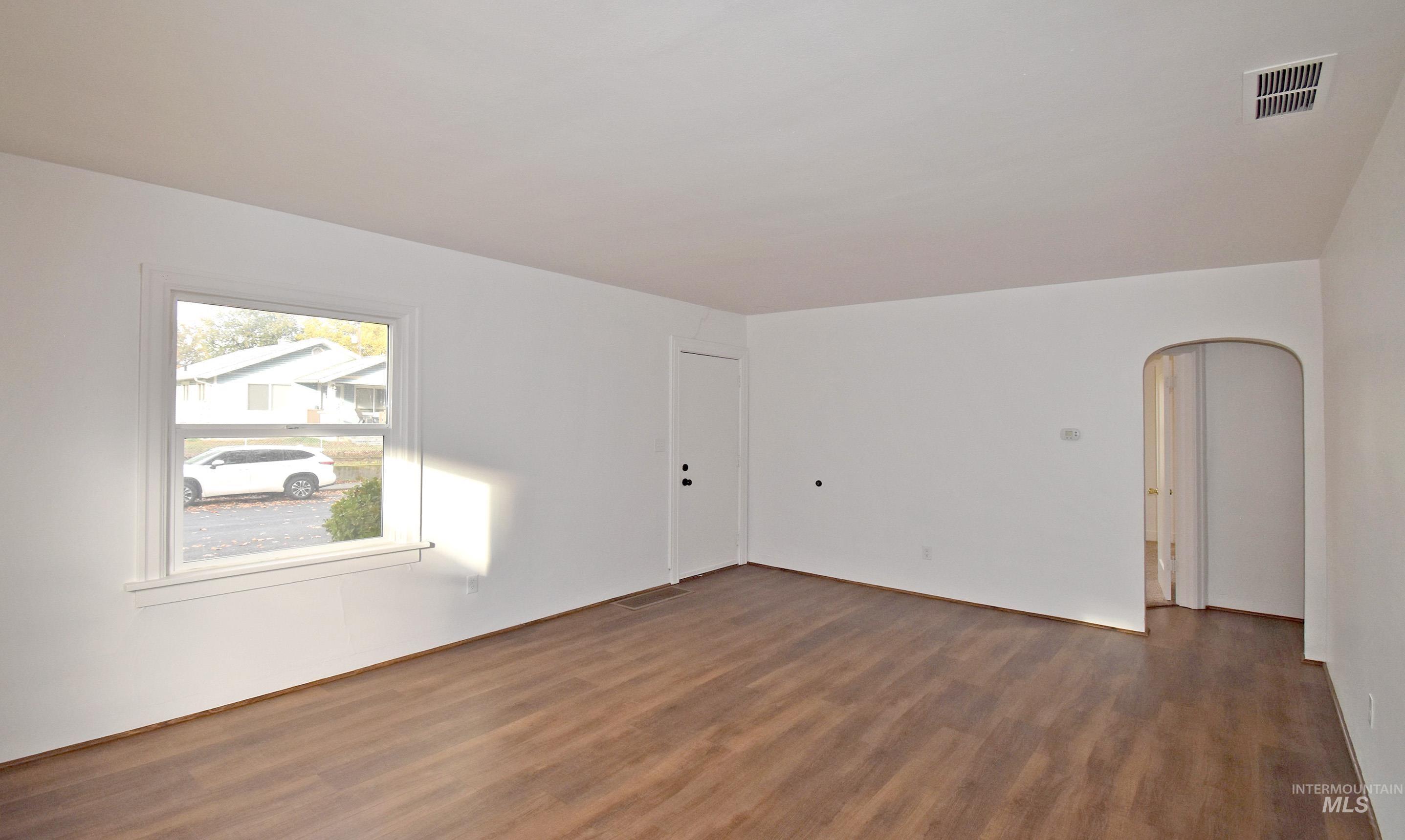 713-715 4th Street, Clarkston, Washington 99403, 2 Bedrooms, 1 Bathroom, Residential Income For Sale, Price $335,000, 98967656