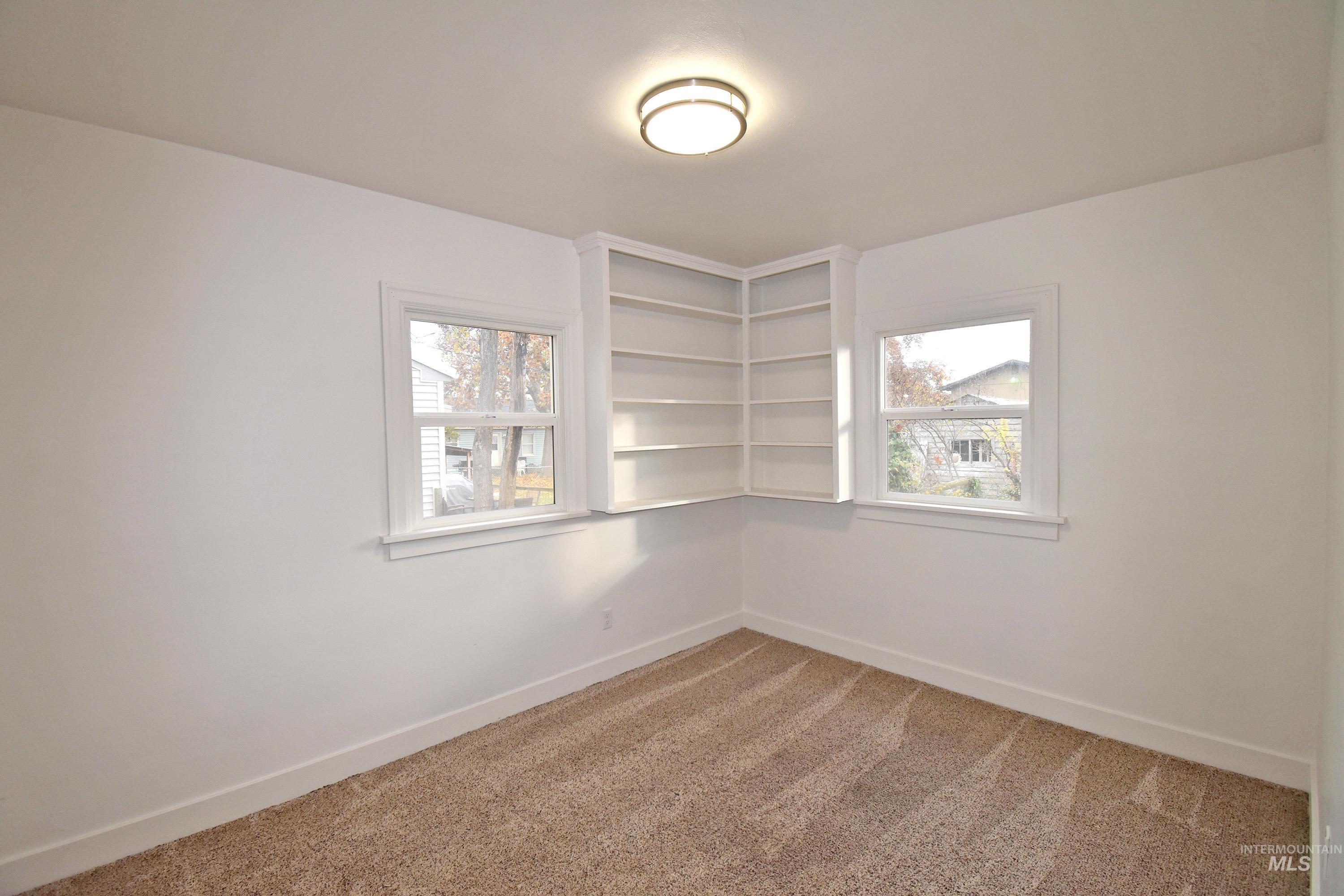 713-715 4th Street, Clarkston, Washington 99403, 2 Bedrooms, 1 Bathroom, Residential Income For Sale, Price $335,000, 98967656