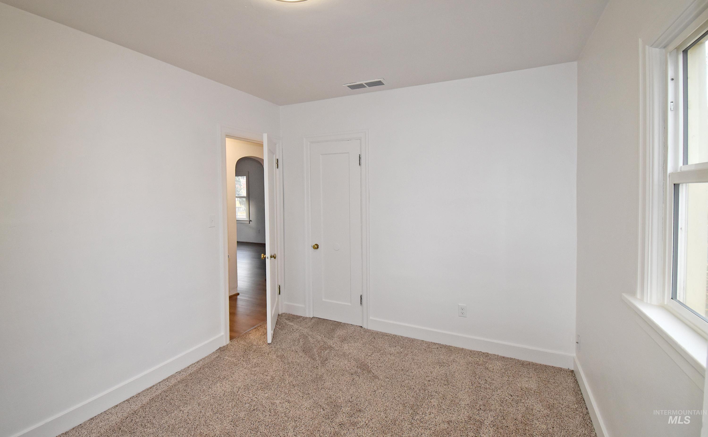 713-715 4th Street, Clarkston, Washington 99403, 2 Bedrooms, 1 Bathroom, Residential Income For Sale, Price $335,000, 98967656