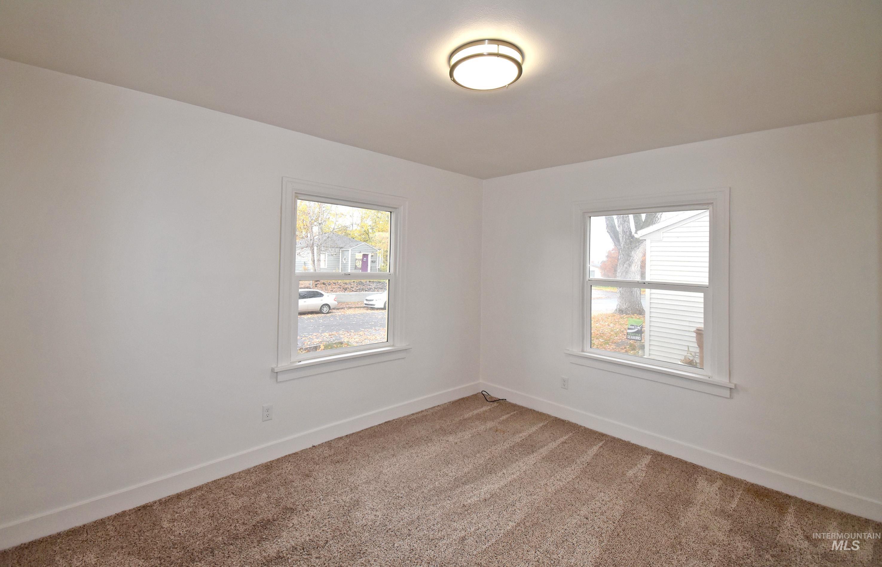 713-715 4th Street, Clarkston, Washington 99403, 2 Bedrooms, 1 Bathroom, Residential Income For Sale, Price $335,000, 98967656