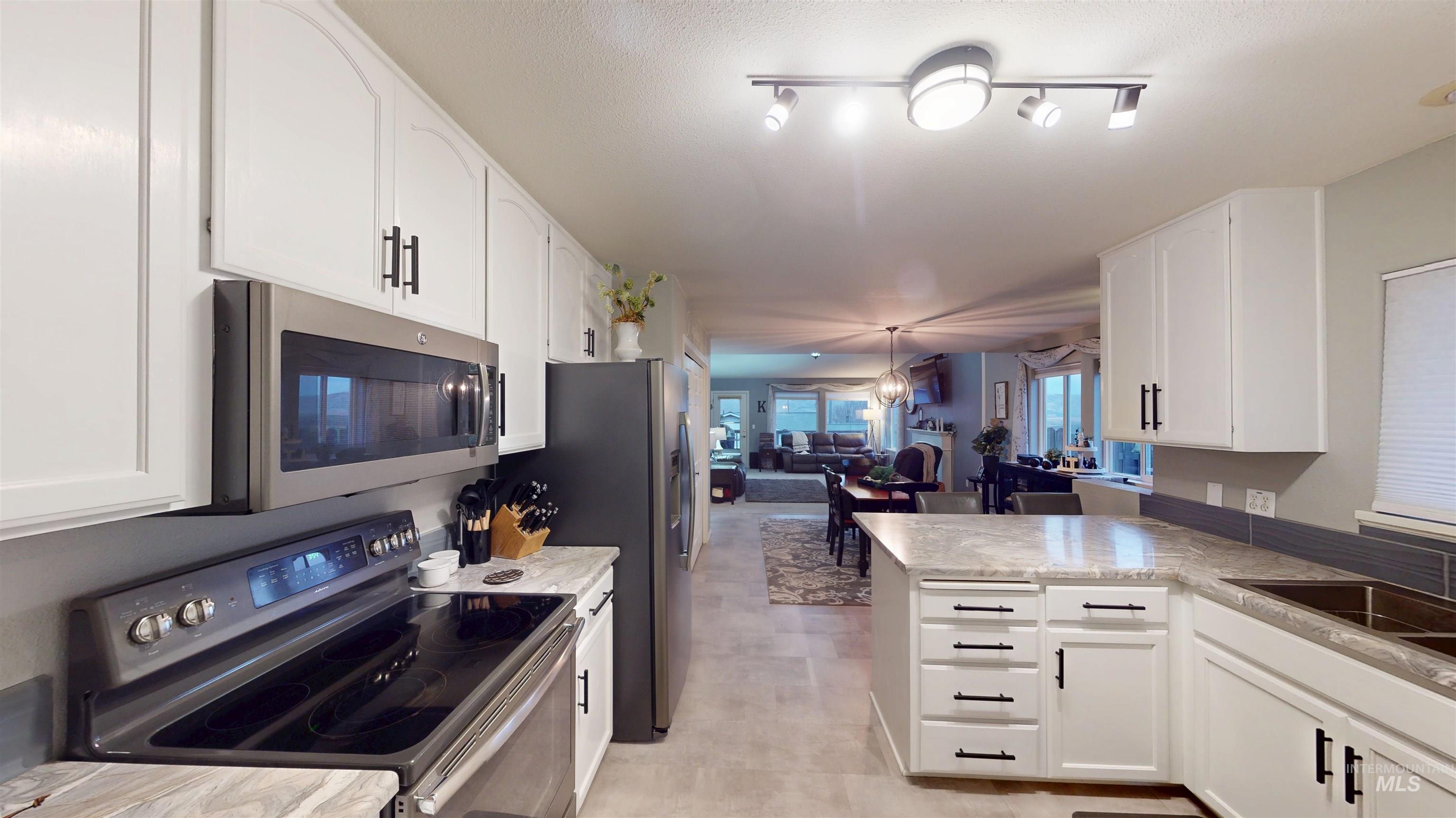 937 B Stewart Ave, Lewiston, Idaho 83501, 2 Bedrooms, 2 Bathrooms, Residential For Sale, Price $329,900, 98967679