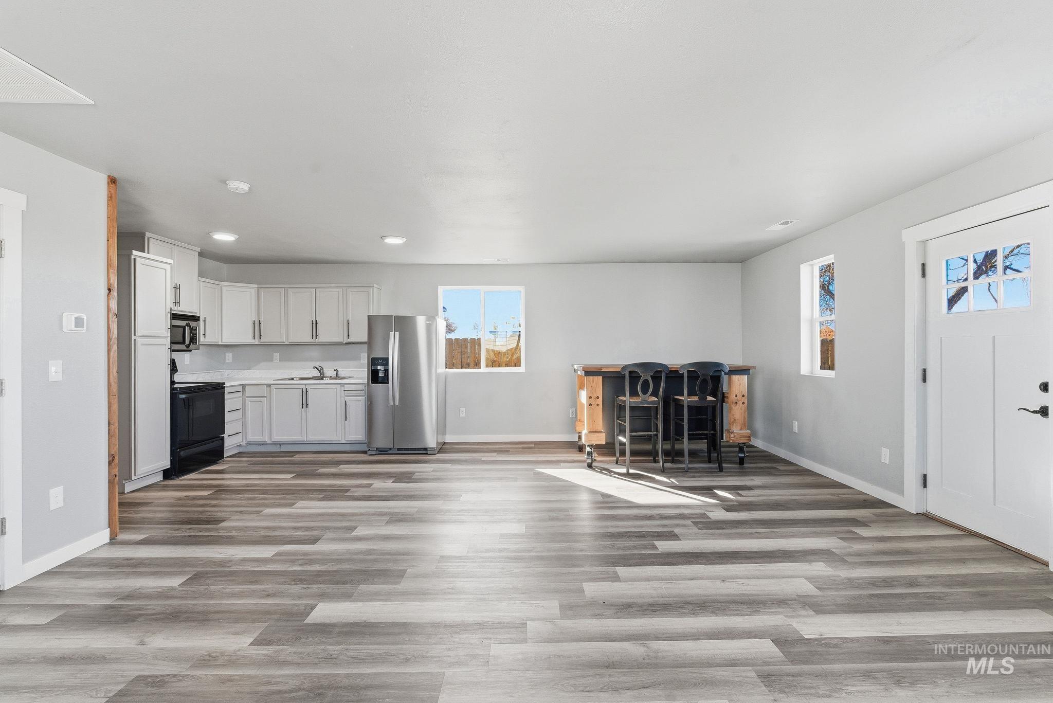 410 S Roswell Blvd, Parma, Idaho 83660, 3 Bedrooms, 1.5 Bathrooms, Residential For Sale, Price $295,000, 98967683