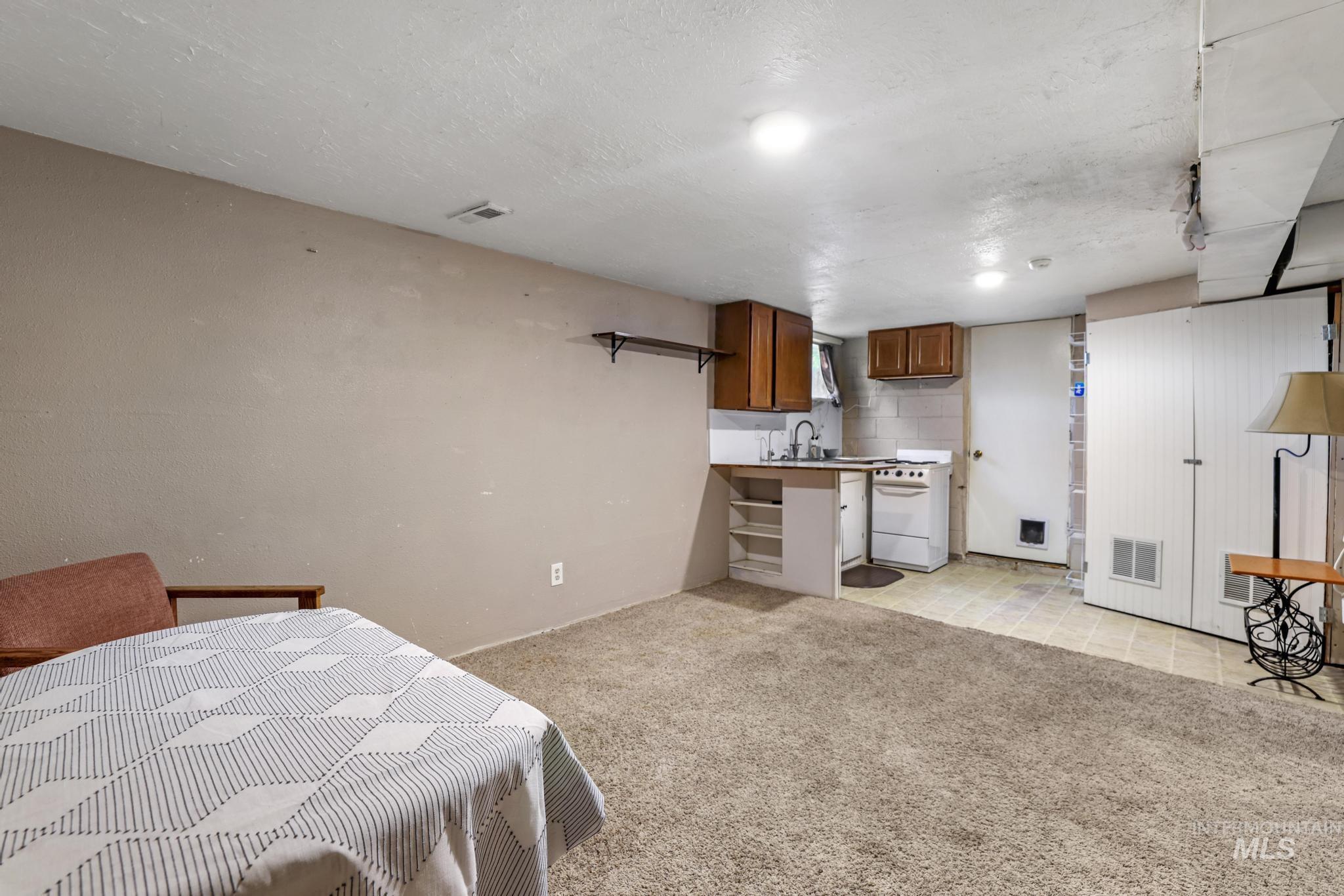 799 Northview, Twin Falls, Idaho 83301, 3 Bedrooms, 1 Bathroom, Residential Income For Sale, Price $365,000, 98967690