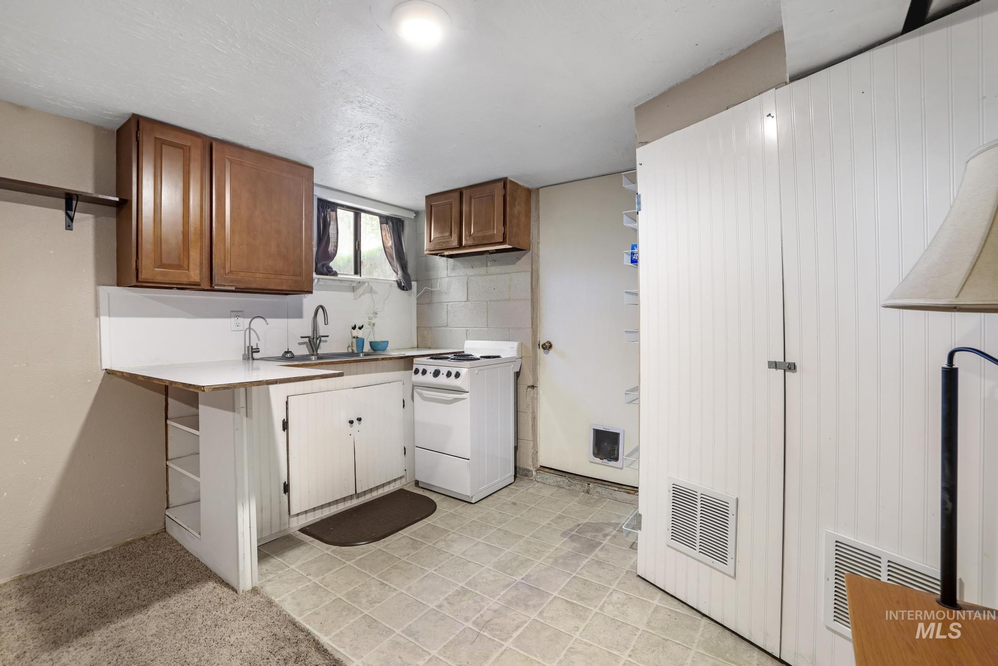 799 Northview, Twin Falls, Idaho 83301, 3 Bedrooms, 1 Bathroom, Residential Income For Sale, Price $365,000, 98967690