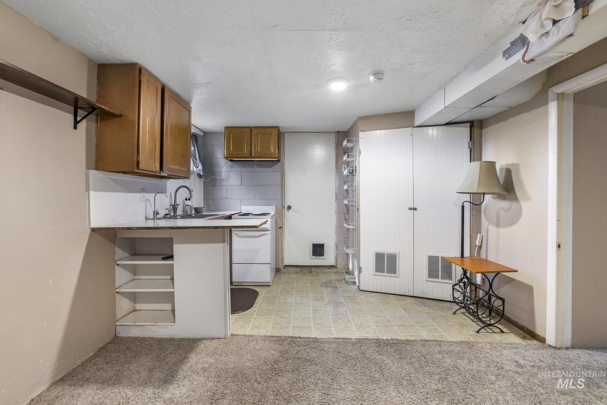 799 Northview, Twin Falls, Idaho 83301, 3 Bedrooms, 1 Bathroom, Residential Income For Sale, Price $365,000, 98967690