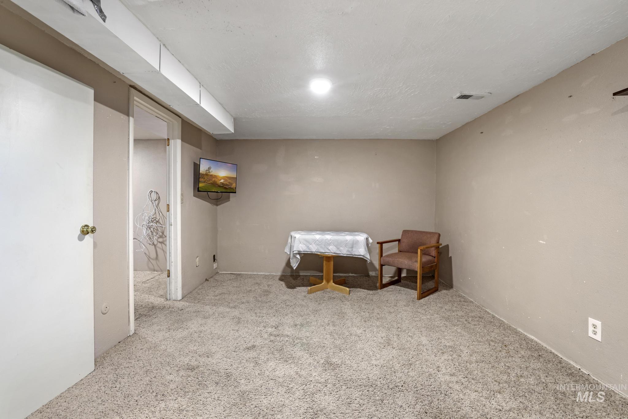 799 Northview, Twin Falls, Idaho 83301, 3 Bedrooms, 1 Bathroom, Residential Income For Sale, Price $365,000, 98967690