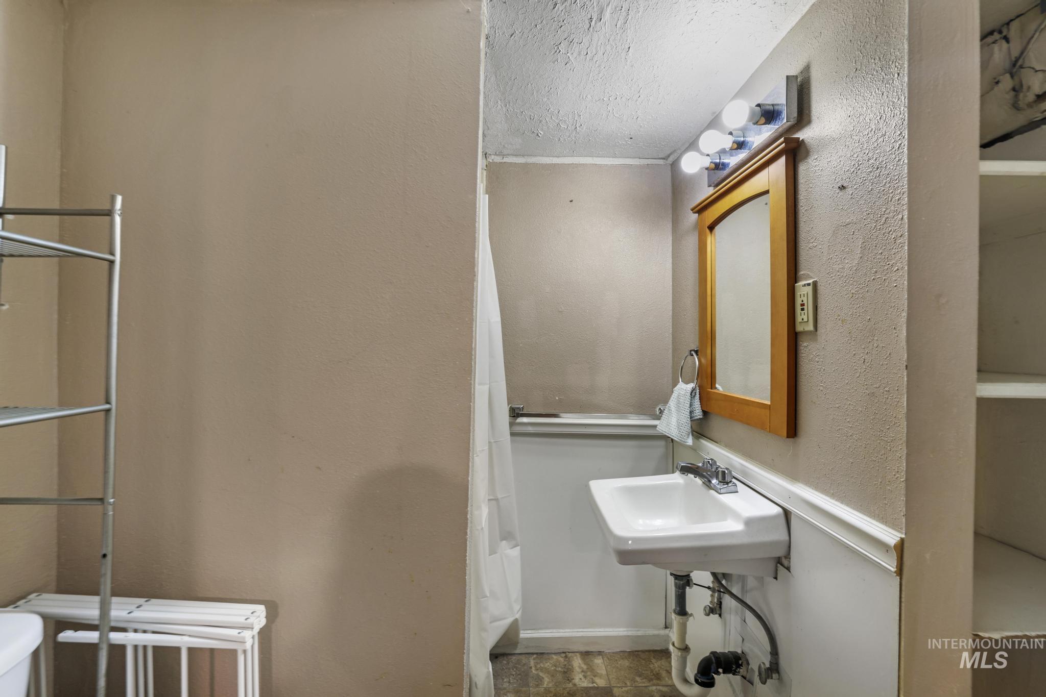 799 Northview, Twin Falls, Idaho 83301, 3 Bedrooms, 1 Bathroom, Residential Income For Sale, Price $365,000, 98967690