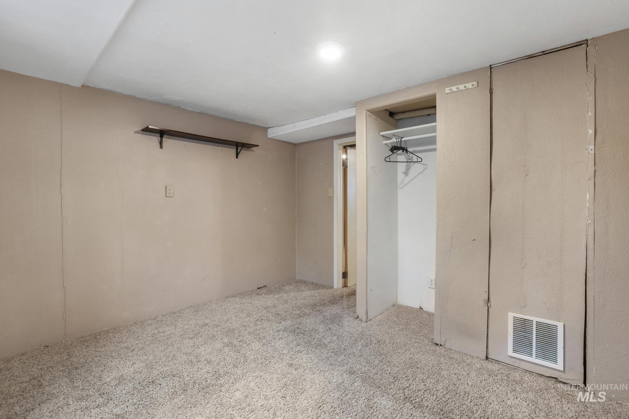 799 Northview, Twin Falls, Idaho 83301, 3 Bedrooms, 1 Bathroom, Residential Income For Sale, Price $365,000, 98967690