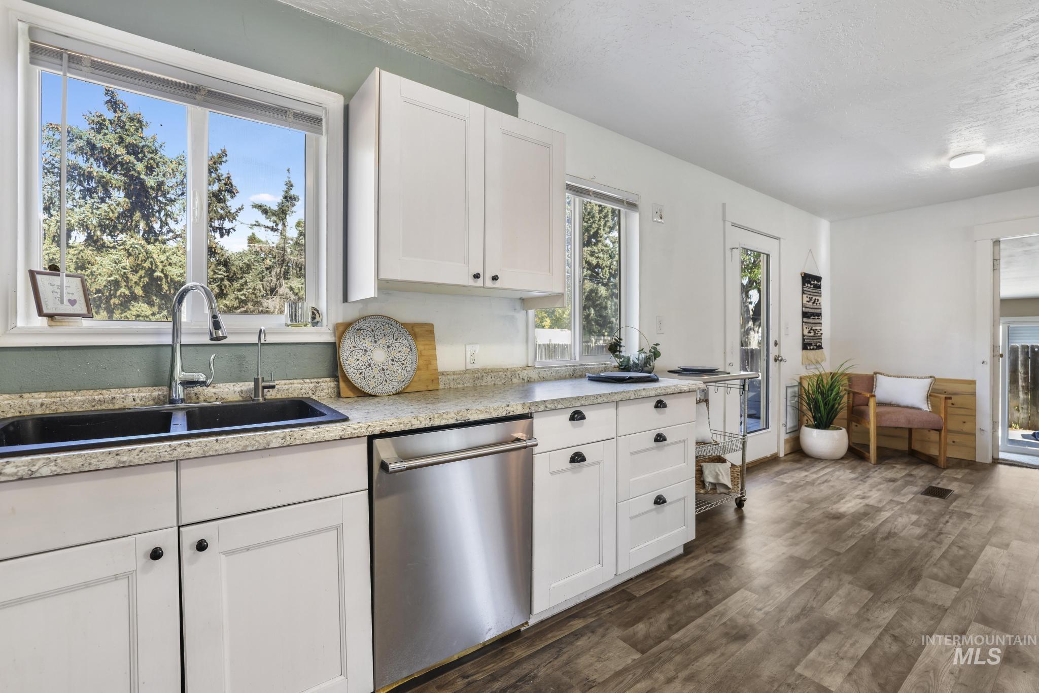 799 Northview, Twin Falls, Idaho 83301, 3 Bedrooms, 1 Bathroom, Residential Income For Sale, Price $365,000, 98967690