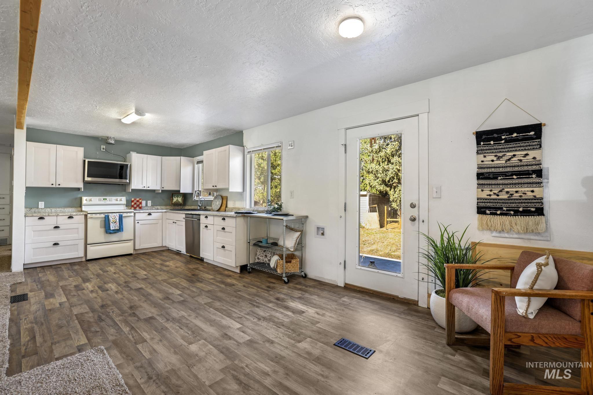 799 Northview, Twin Falls, Idaho 83301, 3 Bedrooms, 1 Bathroom, Residential Income For Sale, Price $365,000, 98967690