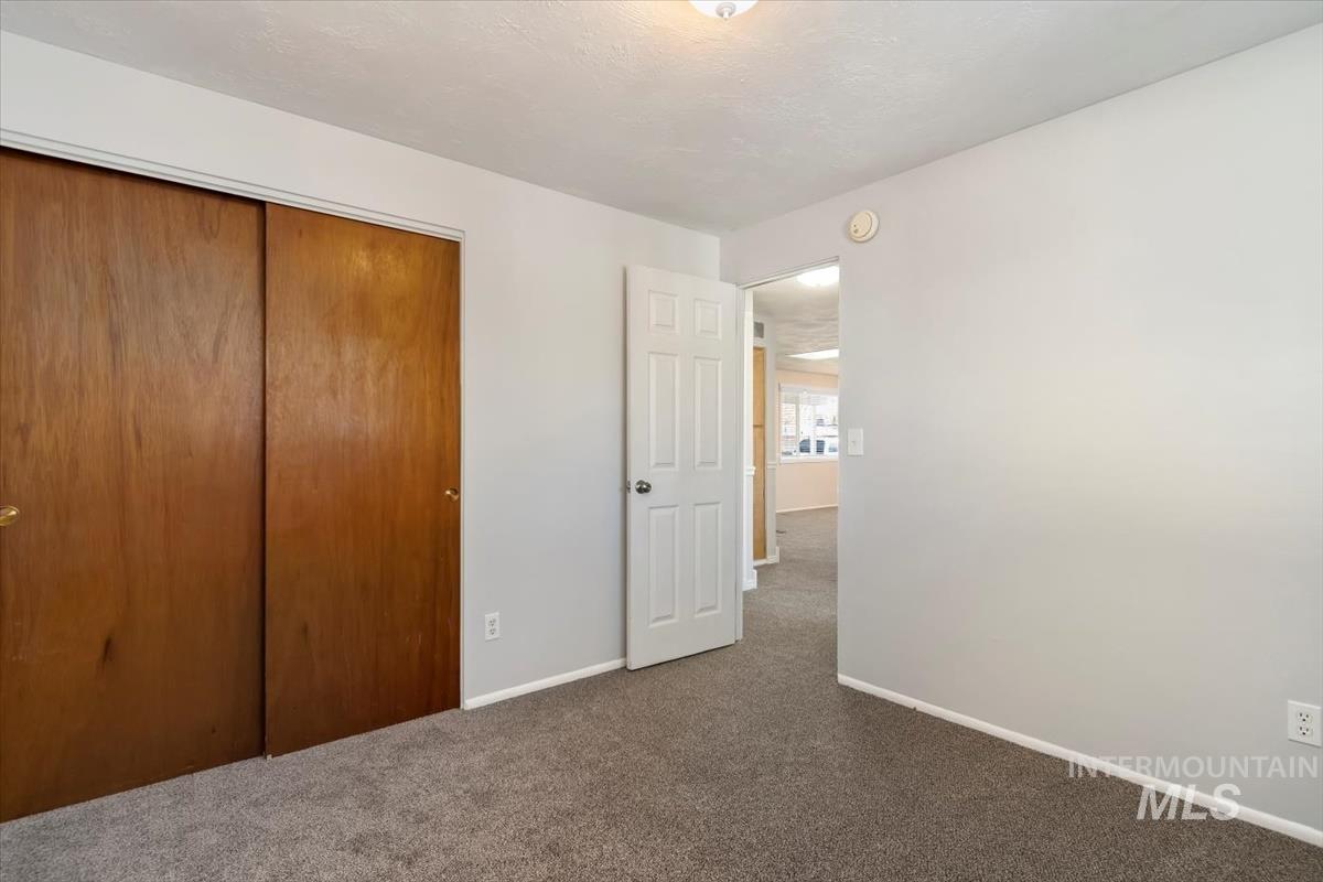 Unfurnished bedroom with carpet flooring and a closet