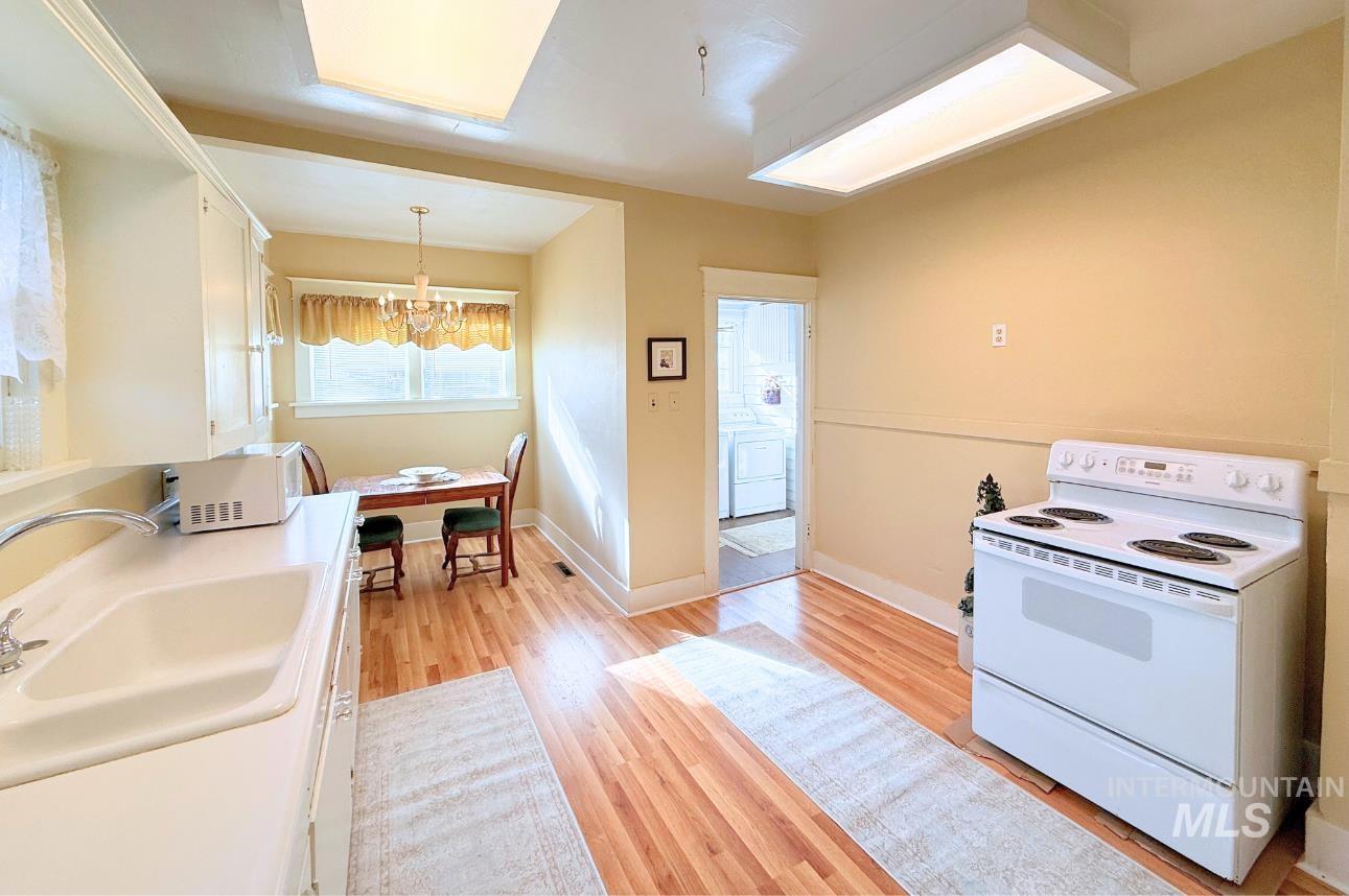 150 10th Avenue East, Twin Falls, Idaho 83301, 3 Bedrooms, 1 Bathroom, Residential For Sale, Price $324,900, 98967715