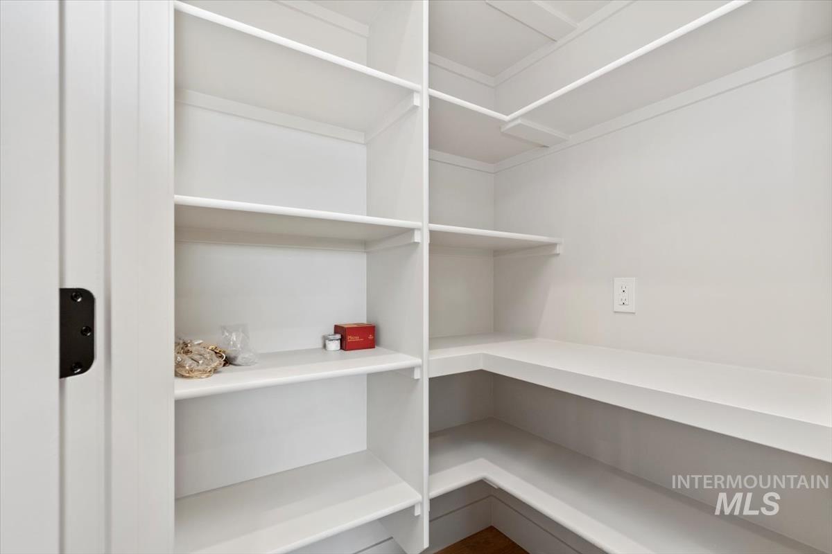 5931 W Domford Ln, Eagle, Idaho 83616, 3 Bedrooms, 2 Bathrooms, Residential For Sale, Price $579,880, 98967716