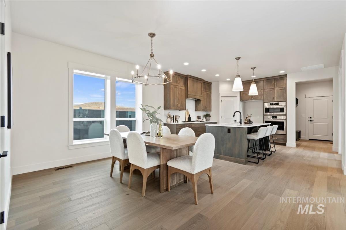 5931 W Domford Ln, Eagle, Idaho 83616, 3 Bedrooms, 2 Bathrooms, Residential For Sale, Price $579,880, 98967716