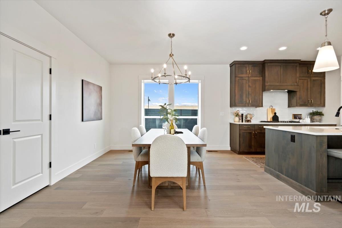 5931 W Domford Ln, Eagle, Idaho 83616, 3 Bedrooms, 2 Bathrooms, Residential For Sale, Price $579,880, 98967716