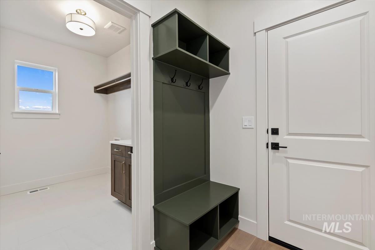 5931 W Domford Ln, Eagle, Idaho 83616, 3 Bedrooms, 2 Bathrooms, Residential For Sale, Price $579,880, 98967716