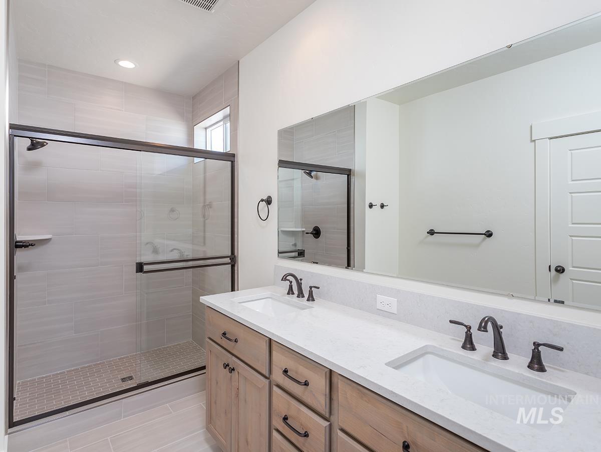 977 N Dark Maple Ave, Star, Idaho 83669, 3 Bedrooms, 2 Bathrooms, Residential For Sale, Price $445,000, 98967742