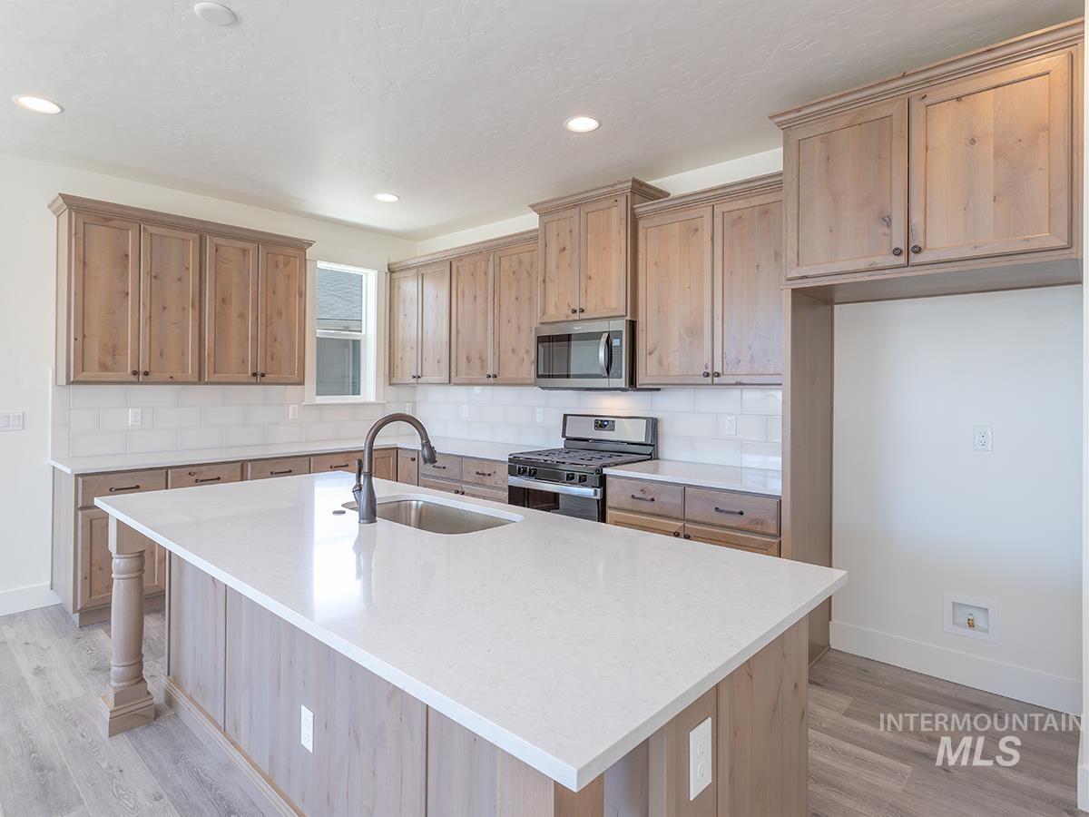 977 N Dark Maple Ave, Star, Idaho 83669, 3 Bedrooms, 2 Bathrooms, Residential For Sale, Price $445,000, 98967742